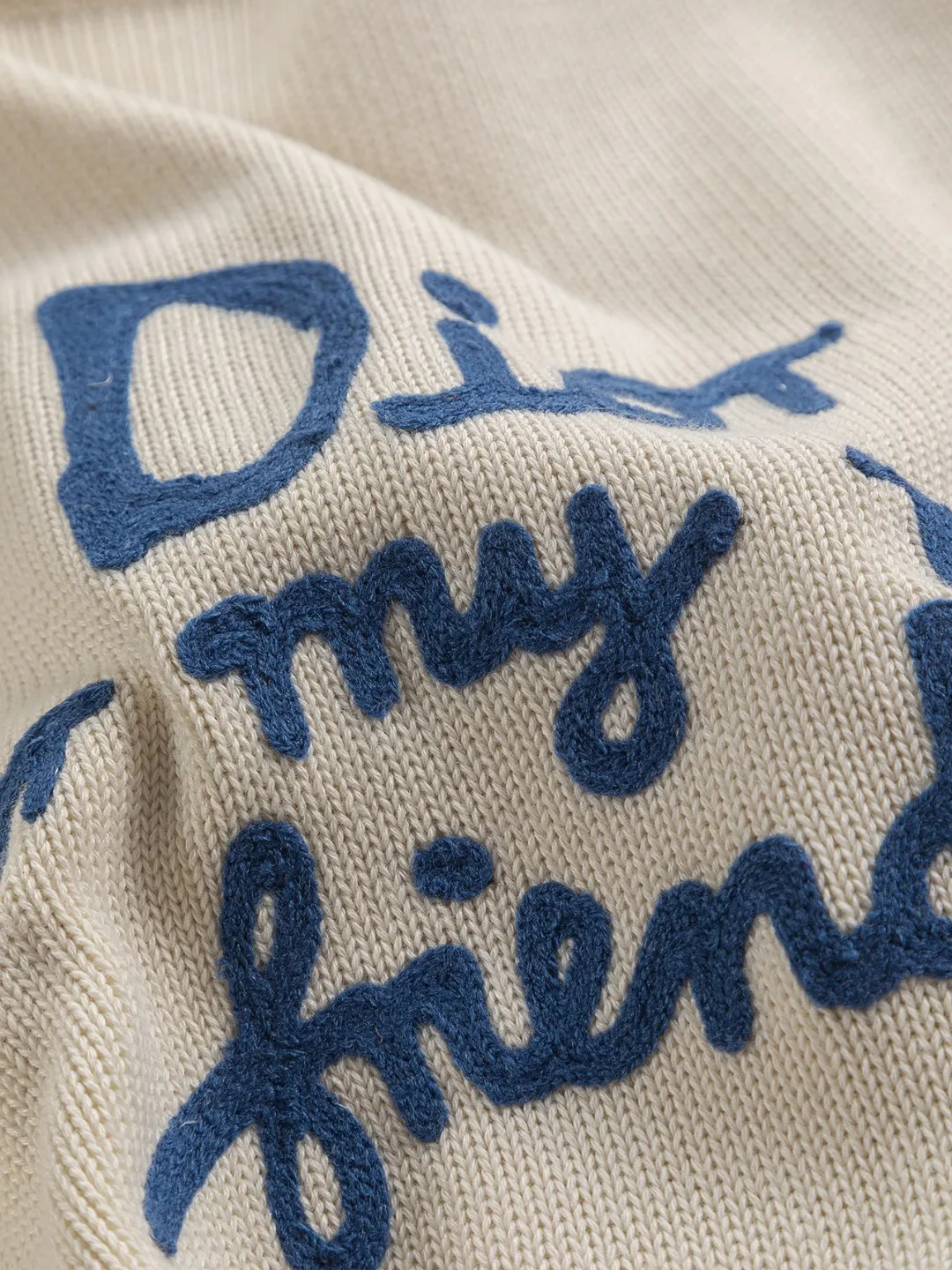 🅿️330 Dior Dior micro wide version CD micro wide version S-Xl 25ss forever unbeatable classic style permanent boutique counter timeless classic style CD chest letters hand-painted signature 🪡 embroidered logo round neck sweater heavy craftsmanship same style for men and women cotton blended terry jersey fabric, carefully crafted with beige cashmere cable knit fabric, reinterprets the classic cannage pattern with exquisite details. 50% wool content yarn 35% cashmere 15% synthetic fiber Original development This comes from the 2025 limited series. The full logo jacquard sweater highlights the classic Obliave flower. It is matched with an S-shaped round neck and topstitching. It is unique. The whole body is decorated with obliqve jacquard. The ribbed round neck is matched with ⭕️ shaped topstitching, customized accessories, and the whole body is customized and developed according to the y board... It has three complete standards and can control various styles. To Dior Salute to a historic year! Coupled with the blessing of full-flower cotton material, both the upper body comfort and the existence are unparalleled. It can be said to be a must-have companion in summer. The excellent breathability and comfortable wearing feeling are unparalleled~ Recommended! ! Same style for men and women! Color: Blue White Size: S-XL Size chart: S: Shoulder width 41-Bust 51-Length 66 M: Shoulder width 43-Bust 53-Length 68 L: Shoulder width 45-Bust 55-Length 70 XL: Shoulder width 47-Bust 57-Length 72