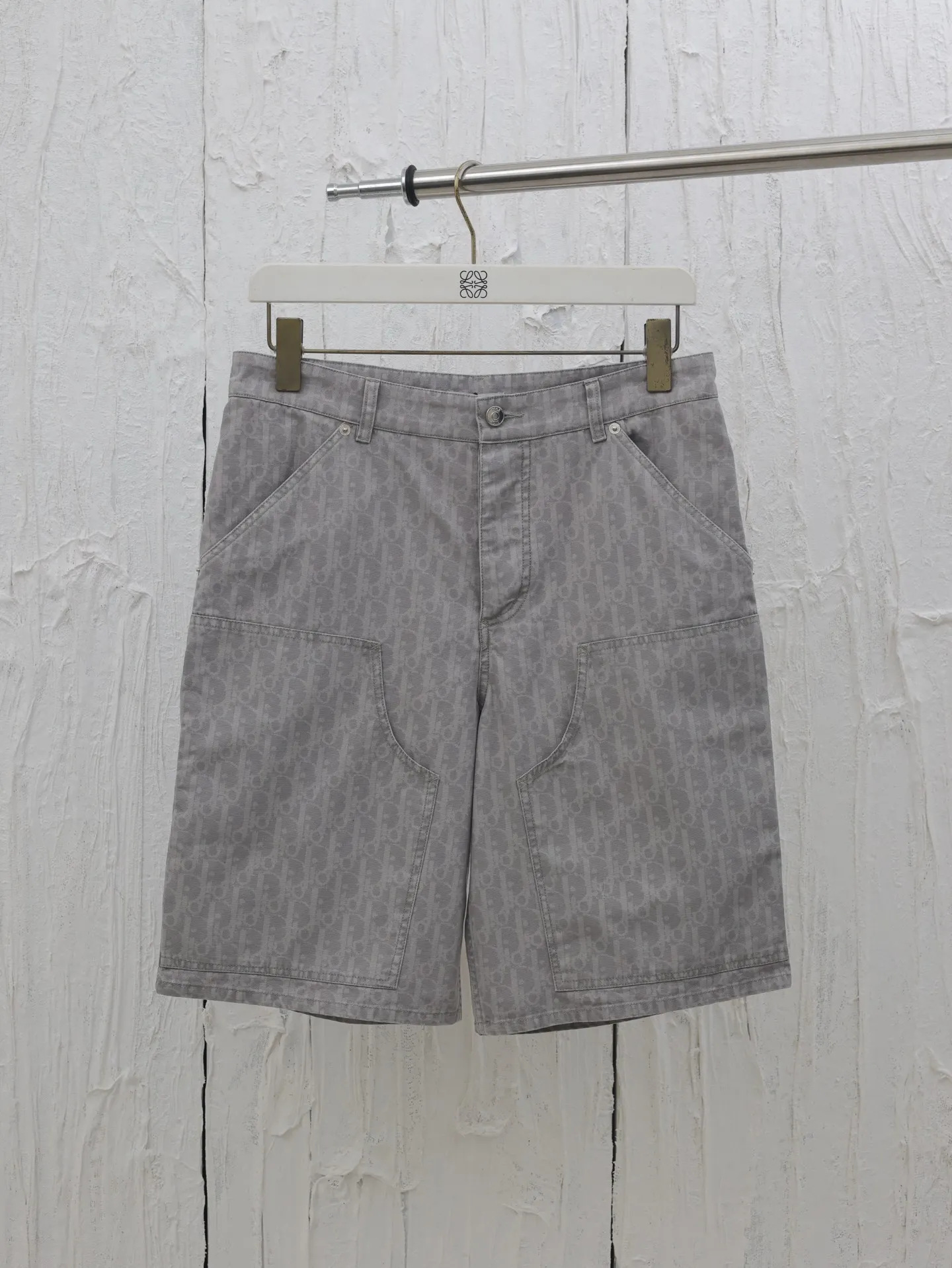 🅿️400 Dio*/Dior 2025SS new spring and summer cotton denim shorts. Classic presbyopia reinterpretation, inspired by ancient Japanese textile crafts. Made of cotton denim fabric, engraved button opening and closing placket. Low-key light gray design style. Size: 46/48/50/52