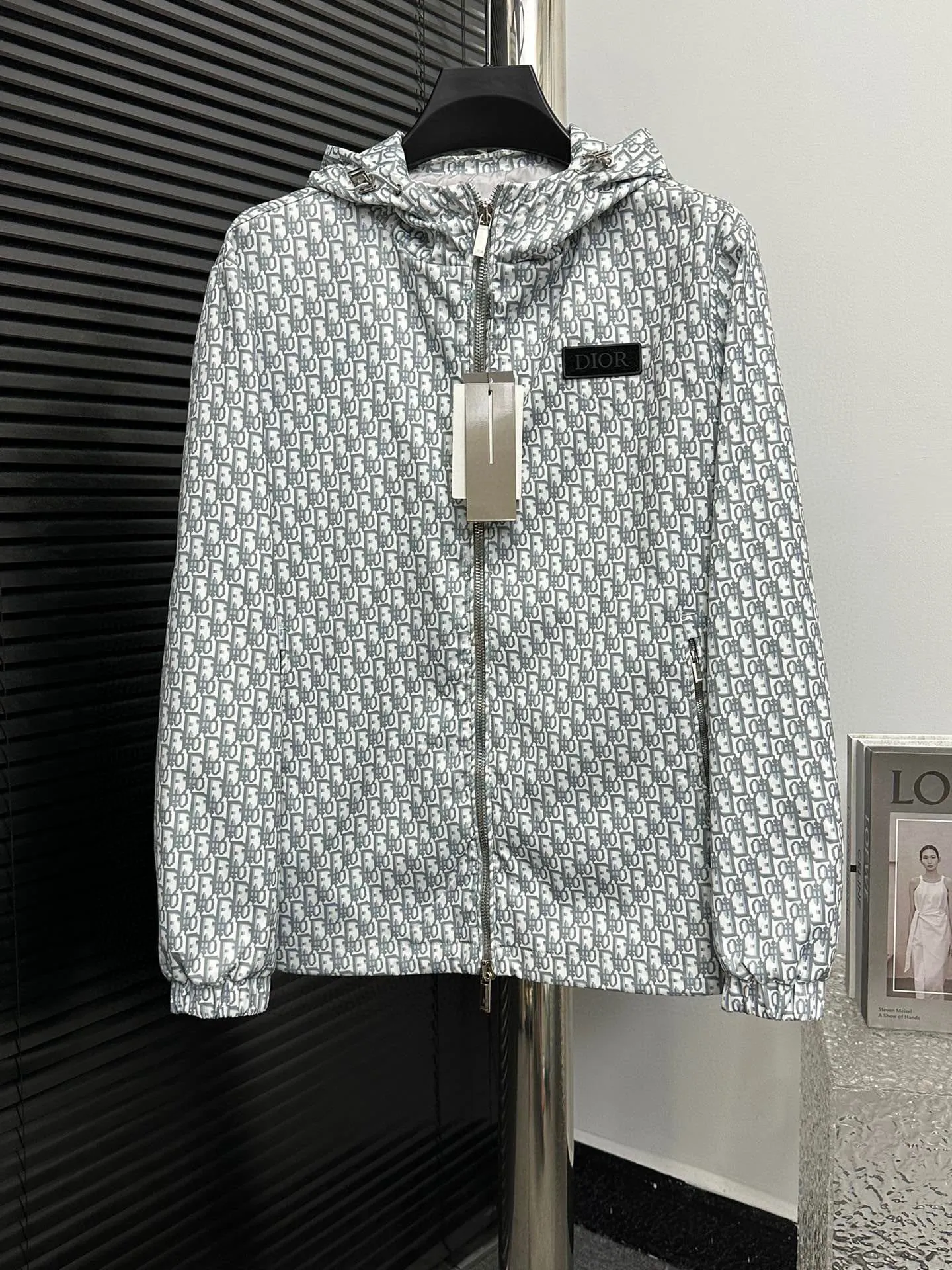 🅿️510 (high quality) with dust bag [Dior] Dior 2024 latest new hooded jacket high-end jacquard version! Trendy and fashionable casual jacket, suitable for both men and women! Precise and high-quality jacquard technology integrates the logo and fabric into one, with high breathability and comfort, impeccable details, and brand element design concept, reflecting high quality. Presenting a casual cut, the upper body has a great shape. Size: 46-48-50-52-54