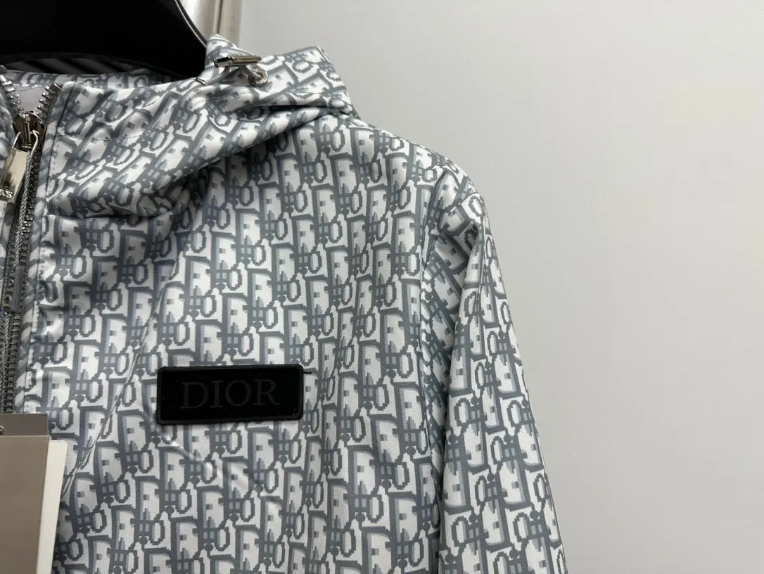 🅿️510 (high quality) with dust bag [Dior] Dior 2024 latest new hooded jacket high-end jacquard version! Trendy and fashionable casual jacket, suitable for both men and women! Precise and high-quality jacquard technology integrates the logo and fabric into one, with high breathability and comfort, impeccable details, and brand element design concept, reflecting high quality. Presenting a casual cut, the upper body has a great shape. Size: 46-48-50-52-54