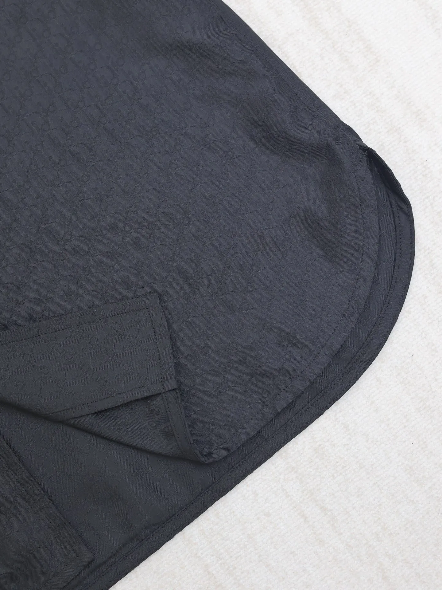 🅿️430 Dio*/Dior mulberry silk and cotton blended jacquard fabric Obliaue jacquard suit short-sleeved shirt This is from the 2024 beachwear limited series, highlighting the classic Oblique print. Carefully crafted from green mulberry silk and cotton blended jacquard fabrics, the arc-shaped hem design highlights a casual style. Wear with the matching pieces for a sophisticated summer look.  Size：S/M/L/XL