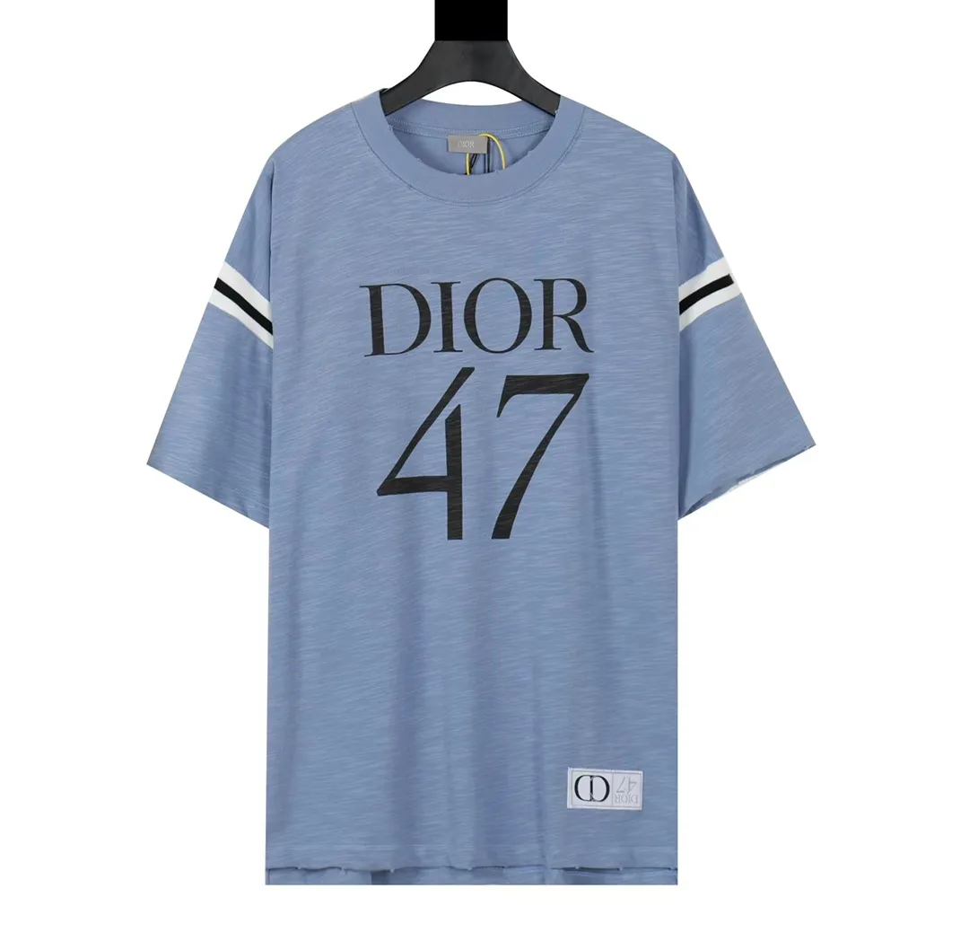 🅿️200 (with carrying case ➕5) CD 2024 new model No. 47 printed patch sleeve T-shirt Official website price: 22000 ￥ (1702T white) The fabric is made of [10s cotton slub plain weave], [gram weight 310g], Purchased a three-color Y version [custom-dyed bulk fabric color], the front panel was made with [eight-claw machine screen glue printing + digital direct injection and dot color integration], the sleeves [flat machine splicing cotton flat machine collar inter-color ribbing], the hem [special machine herringbone car stickers CD logo woven mark], all the hem and cuffs [special machine hand-picked toe-turning technology], and the ready-made clothes were made [hand-made frayed and distressed washing technology]. Size: XS S M L
