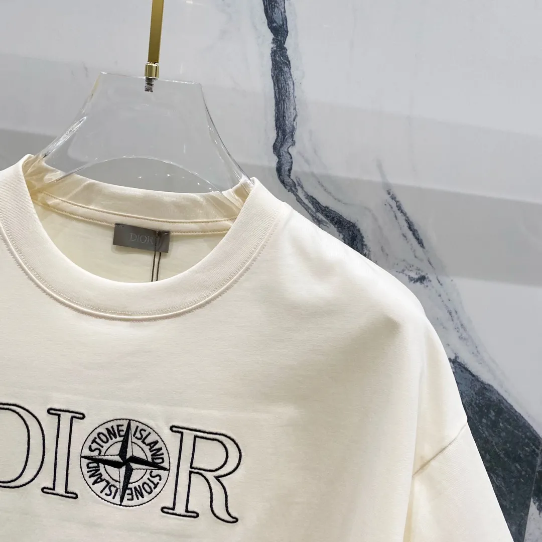 🅿️180 DIOR 260g round neck short-sleeved T-shirt, co-branded Stone Island & Dior letter embroidery🪡LOGO official synchronization, high version, high quality, fashionable personality, versatile trend, pure original quality, original fabric, tag, collar label, washed wheat, complete three standards, color: black, apricot, gray. Size: XS-L