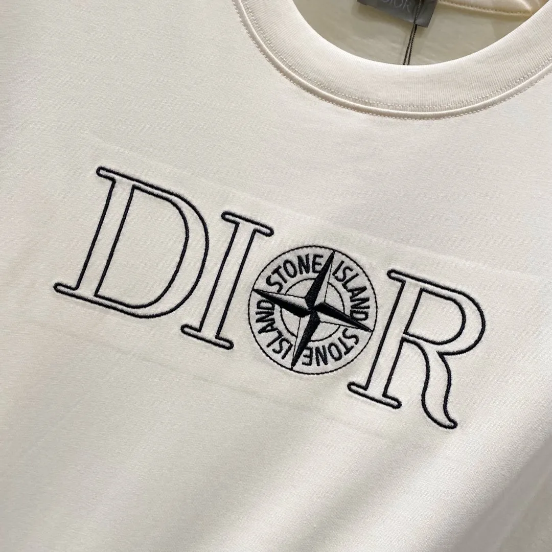 🅿️180 DIOR 260g round neck short-sleeved T-shirt, co-branded Stone Island & Dior letter embroidery🪡LOGO official synchronization, high version, high quality, fashionable personality, versatile trend, pure original quality, original fabric, tag, collar label, washed wheat, complete three standards, color: black, apricot, gray. Size: XS-L