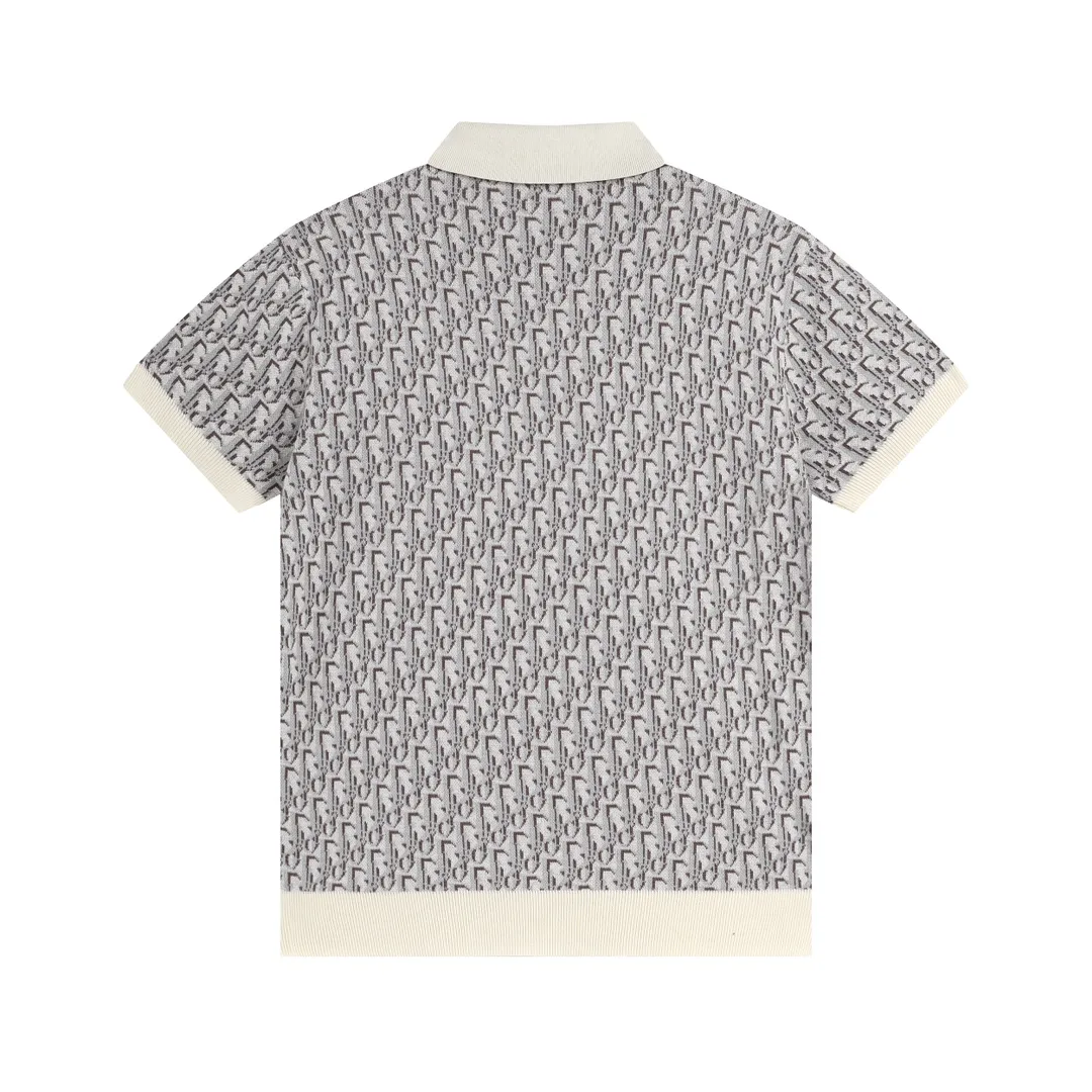 🅿️220 Available all year round. The correct version of Dior jacquard knitted Polo shirt. The fabric is made of Stol wool looms imported from Germany. The whole body is made of iconic Oblique printing. Straight cut. Customized flat machine collar with the same blue background color as the fabric. Customized mother-of-pearl buttons with logo and logo in the mold. Exclusive version of the entire network. Customized official website consistent washed wheat. Full set of packaging accessories. Size XS-L