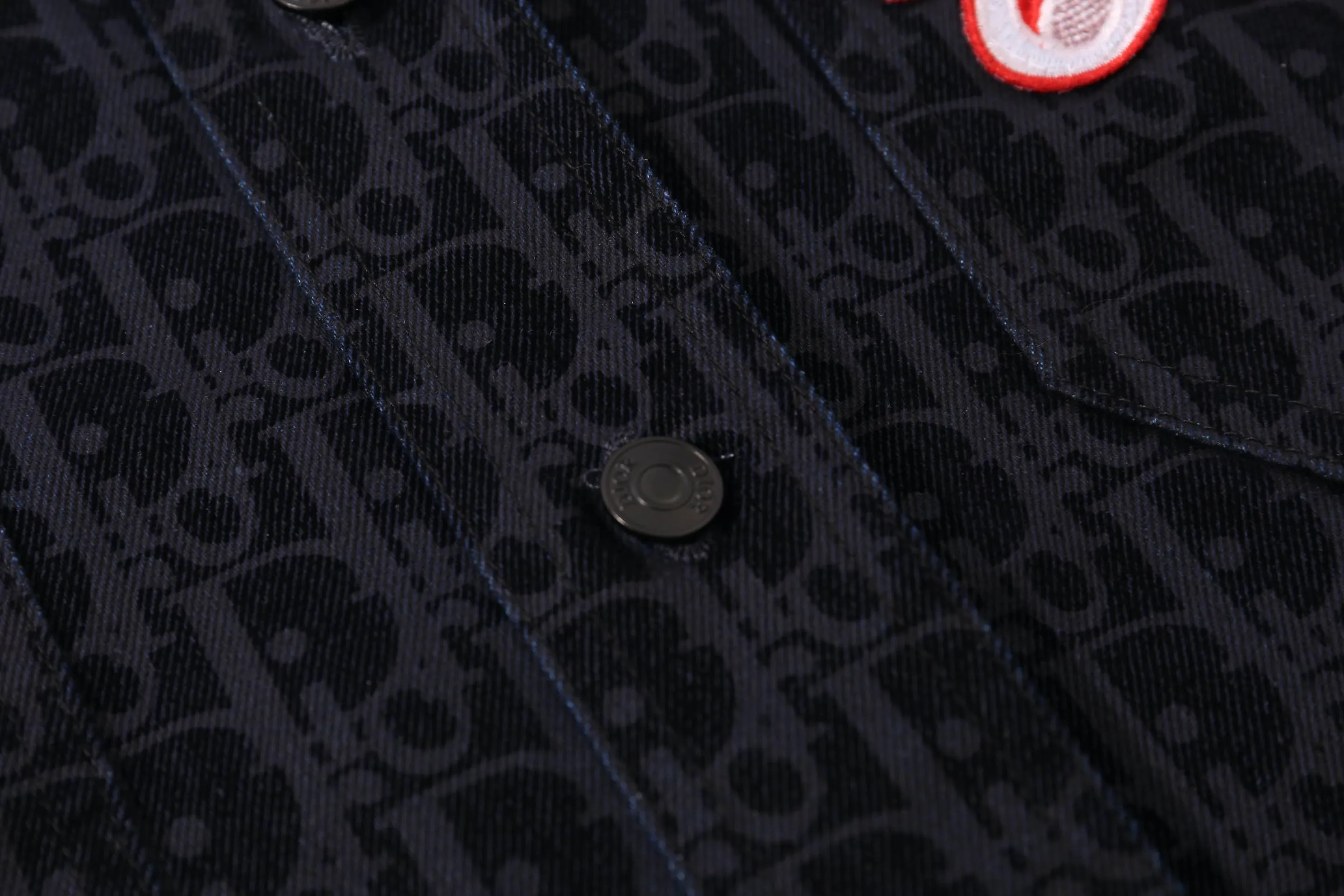 🅿️320 High-quality new Dior Dior [New] Year of the Snake limited pocket flocked denim short lining with classic presbyopia reinterpretation. The snake-shaped pattern on the pocket forms the brand letters with a slight flocking effect. Three-dimensional pattern. Cotton denim fabric. Low-key dark wash design style. Classic version. Not picky. Size: xs-l