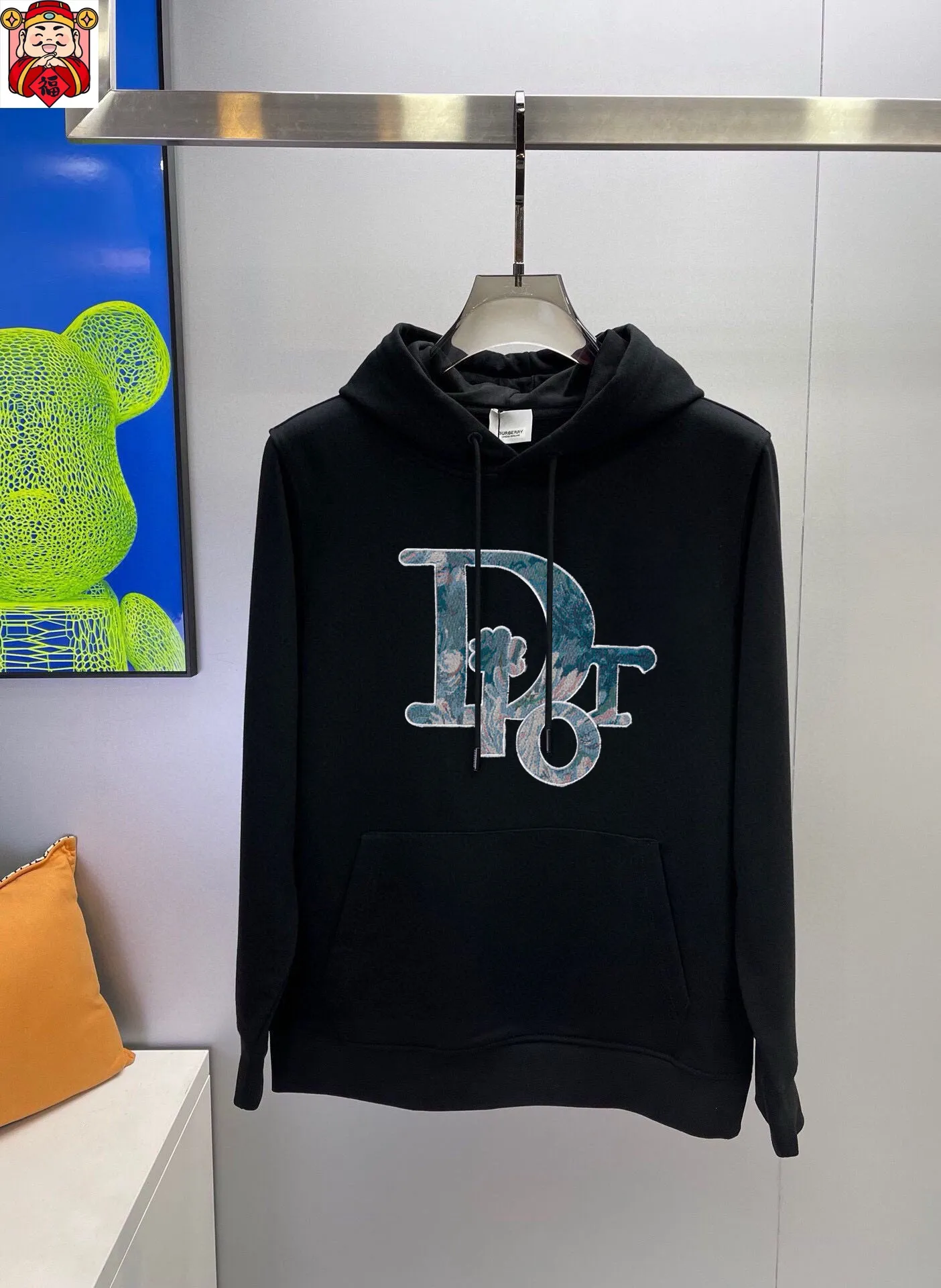 🅿️400 [DIOR Dior] (Fat Man Gospel) hot-selling suit is coming. Focus on the original version of the official website. 2025 new hot-selling cardigan sweater suit. The original order is the best product. 🇭🇰The meticulous work of top designers is dedicated to a fitting and perfect upper body effect. All-natural high-quality Roman cotton 100%, close-fitting comfort, noble and elegant! Original hardware embodies elegance and nobility! Counter size: M-5XL (maximum wear up to 220 pounds)