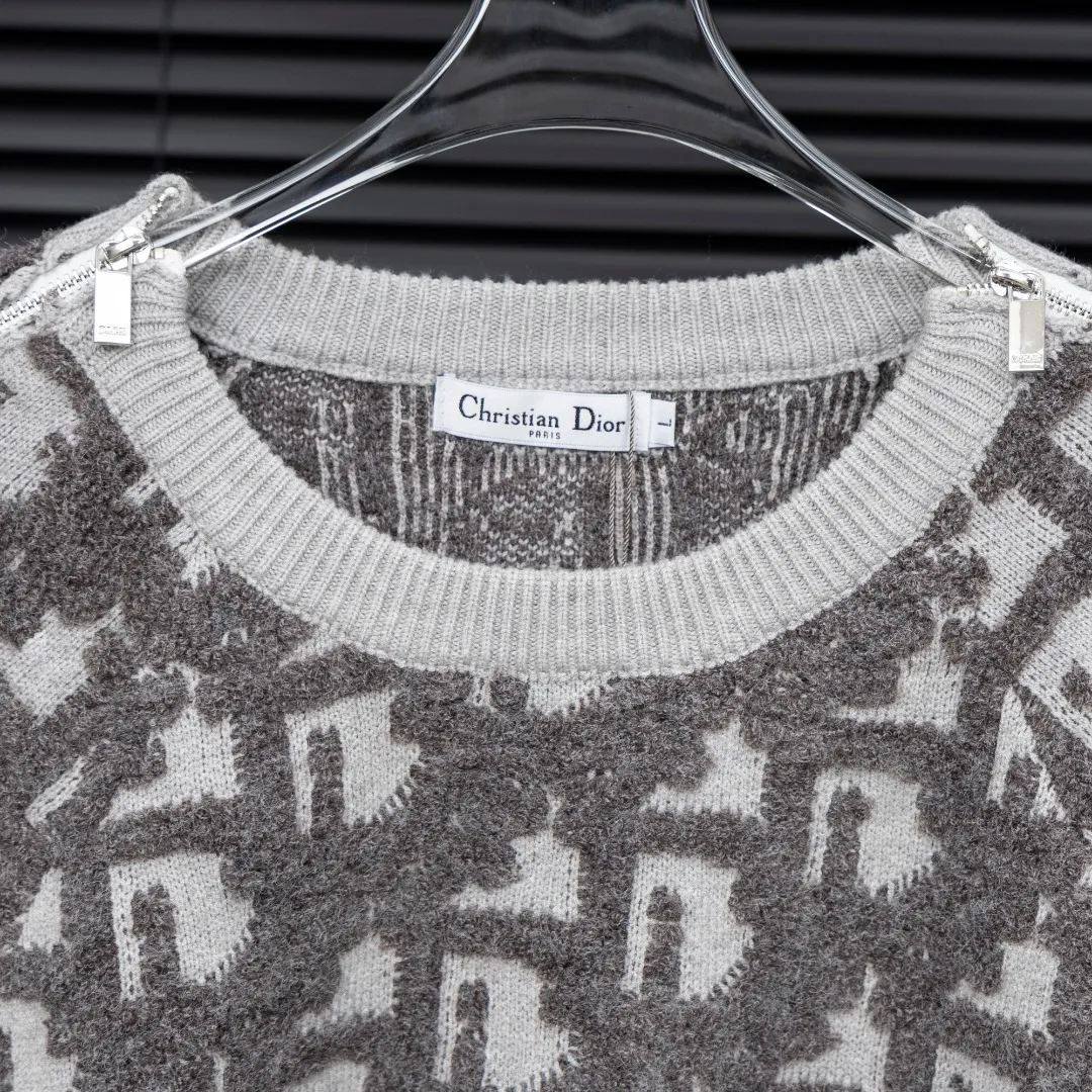 🅿️460 Style: DIOR Dior all-over printed side zipper knitted long-sleeved sweater Size: S-XXL Fabric: Wool blend Accessories: Full set of customized original accessories No gender distinction, same style for men and women