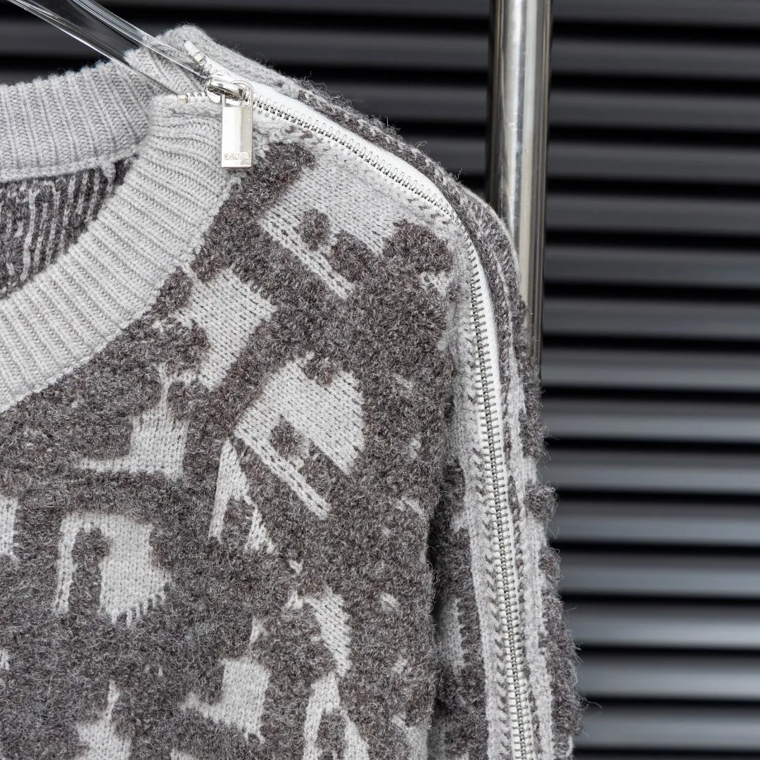 🅿️460 Style: DIOR Dior all-over printed side zipper knitted long-sleeved sweater Size: S-XXL Fabric: Wool blend Accessories: Full set of customized original accessories No gender distinction, same style for men and women