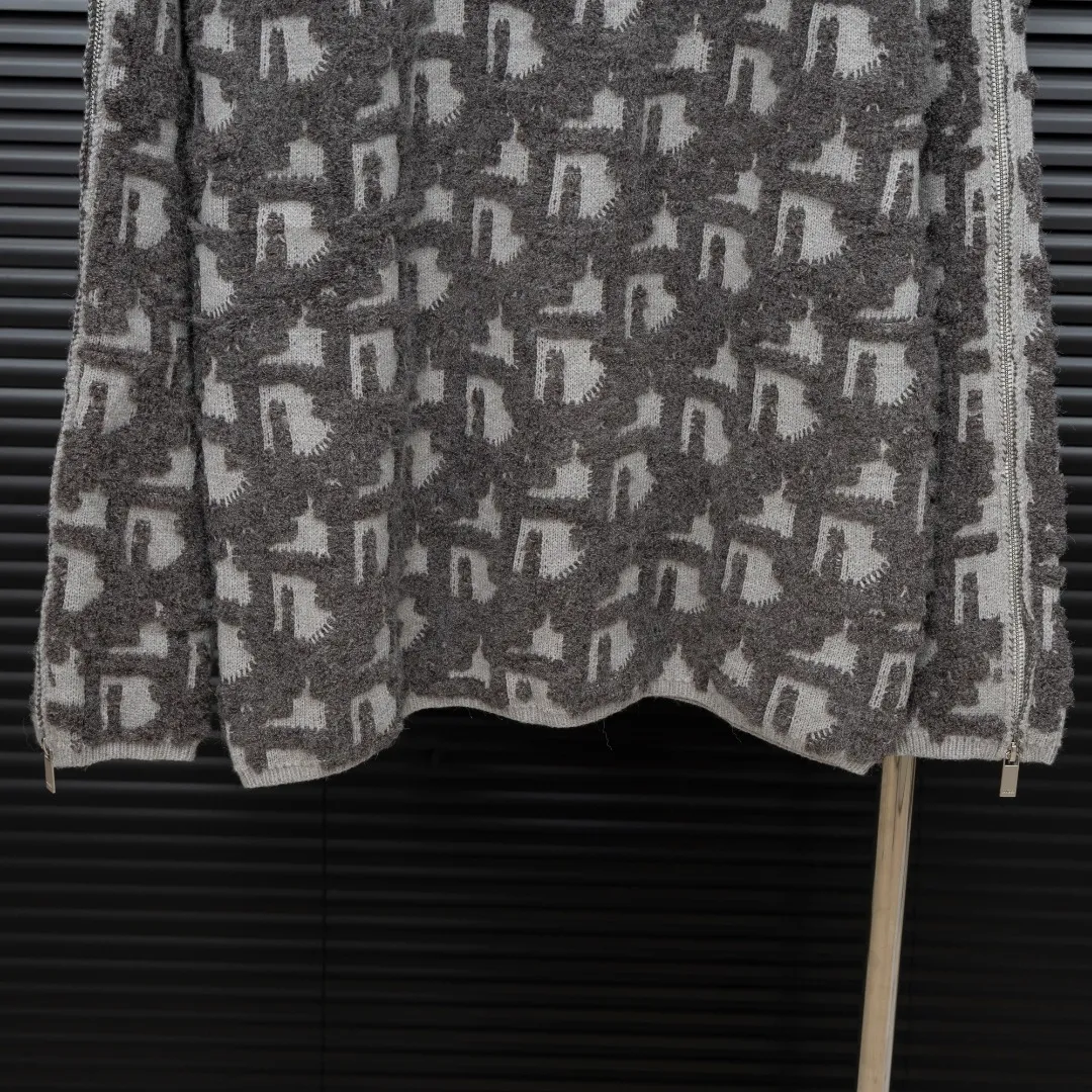 🅿️460 Style: DIOR Dior all-over printed side zipper knitted long-sleeved sweater Size: S-XXL Fabric: Wool blend Accessories: Full set of customized original accessories No gender distinction, same style for men and women
