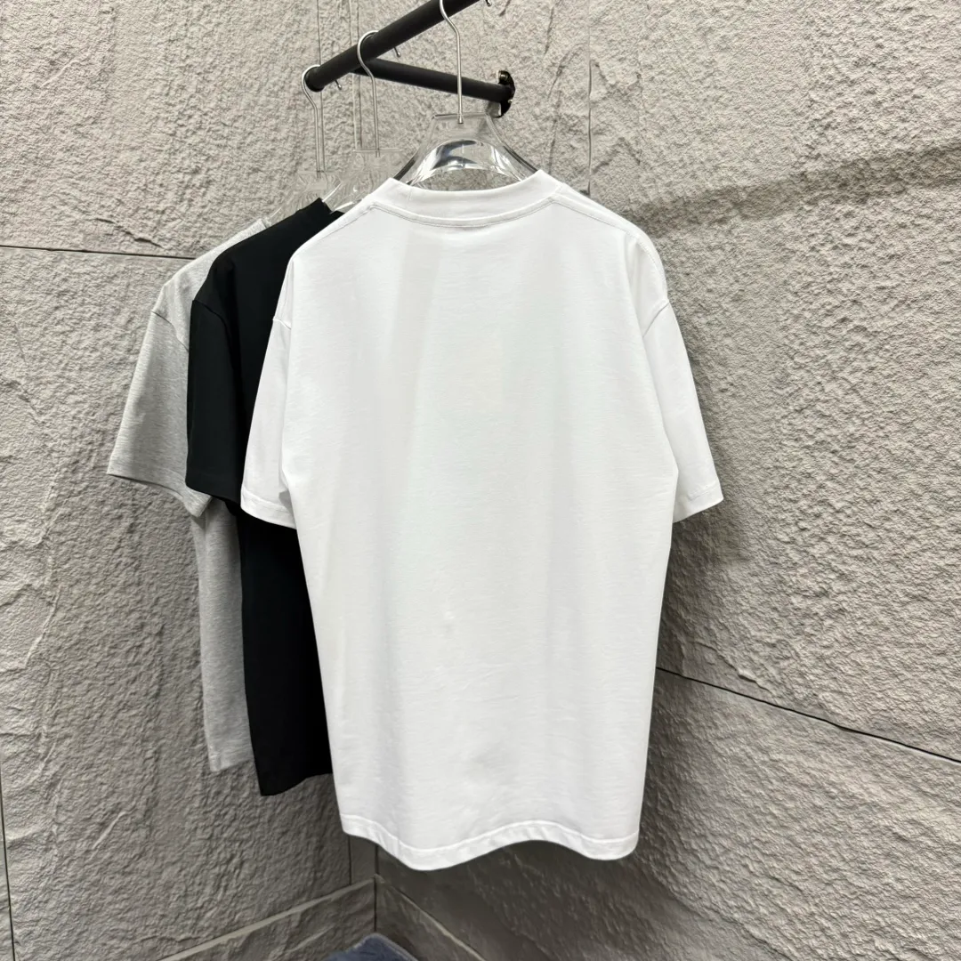 🅿️190 Dio* Dior 2025 spring and summer new style Classic letter flocking technology + three-dimensional silicone Simple and elegant Customized double yarn plain cotton fabric Short-sleeved T-shirt Unisex Color: Black White Size: S (90-130 catties) M (120-150 catties) L (140-165 catties) XL (160-180 catties) XXL (180-210 pounds)