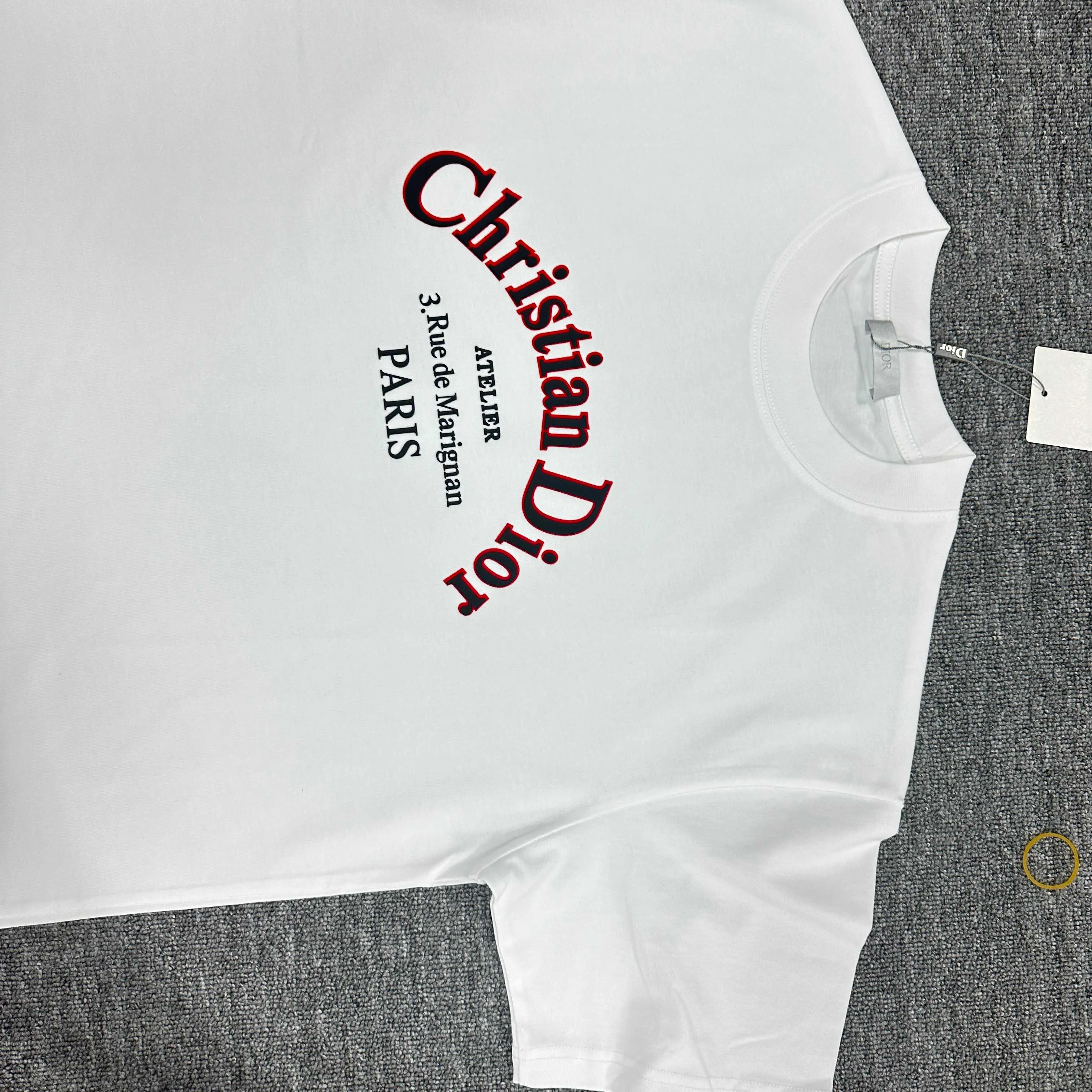 🅿️190 Dio* Dior 2025 spring and summer new style Classic letter flocking technology + three-dimensional silicone Simple and elegant Customized double yarn plain cotton fabric Short-sleeved T-shirt Unisex Color: Black White Size: S (90-130 catties) M (120-150 catties) L (140-165 catties) XL (160-180 catties) XXL (180-210 pounds)