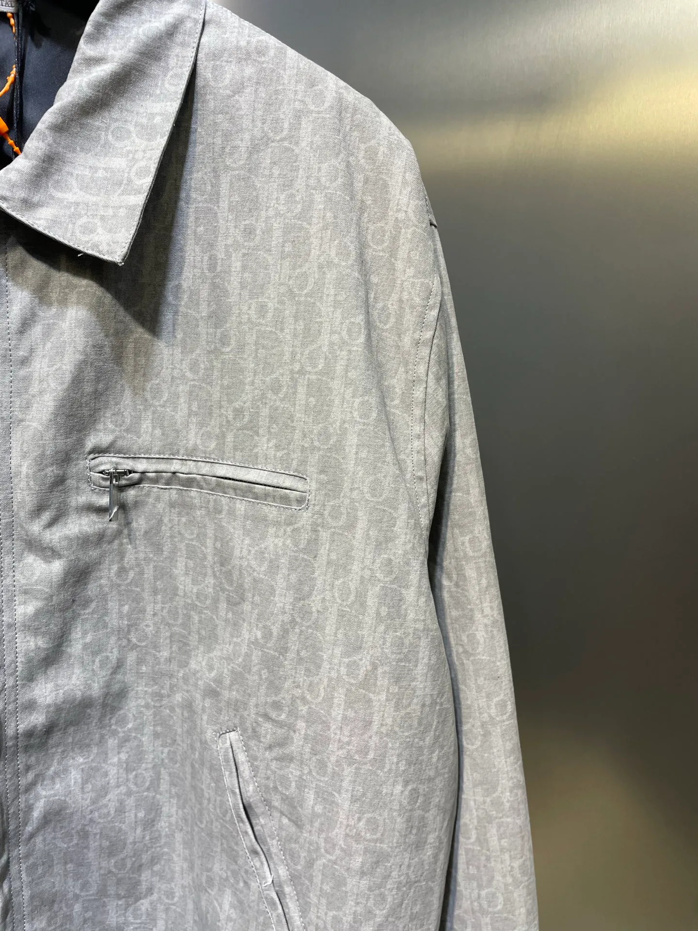 🅿️640 dior 🌟【Top replica】jacquard all-over printed zipper jacket Process description: The whole body is decorated with oblique printing, a new interpretation of dio's classic pattern. Crafted from gray and light blue cotton denim, it features patch pockets on the chest and dio logo buttons. Unique and simple design, novel and unique style, straight and delicate overall wiring, comfortable and soft fabrics, consistent color without color difference. It can be matched with the same style to create a fashionable look and control various occasions. Customized accessories, complete with three standards, same style for men and women! ⚠️Color: Silver ⚠️Size: 46485052