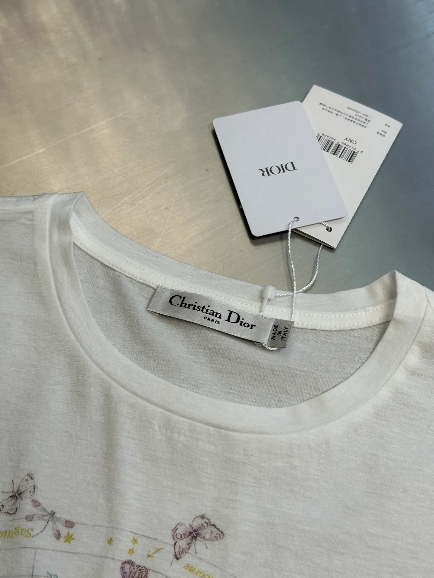 🅿️290 Dior Constellation Flower Print Short Sleeve This T-shirt is decorated with multi-color Dior Astral Flowers pattern, using seasonal flowers to interpret the 12 constellation patterns, telling a unique story. Crafted from white cotton jersey in a regular fit and round neck. Pair with other Dior Astral Flowers pattern pieces for a sophisticated look.  size：s m l