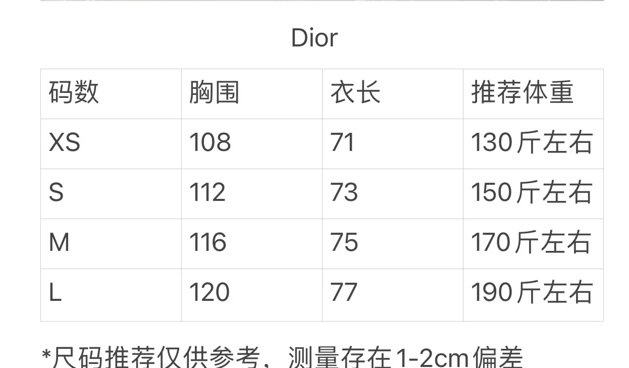 🅿️190 High-quality new Dior Dior embroidered silver logo short-sleeve. Summer channel limited new model. Simple yet stylish retro brand logo. It is very cool in summer and is a couple style. It is recommended to buy it in two colors. Made from custom fabrics. DuPont's Sorona material is added to have good skin-friendly properties, reduce shrinkage, and support good shape retention of the fabric. The fabric features are 7A antibacterial, moisture-absorbing and quick-drying, skin-friendly, slightly elastic and not tight, soft and delicate to the touch, comfortable to wear without any sense of restraint. At the same time, Sorona is a new generation of environmentally friendly materials, 38% of which is converted from corn fiber. It reduces the use of petroleum, is environmentally friendly, and you can also play a part in protecting the environment. And it has good moisture absorption properties. The fabric will not stick to the skin when you sweat when wearing it, giving the skin a full dry feeling. Fine workmanship. Size: XS-L