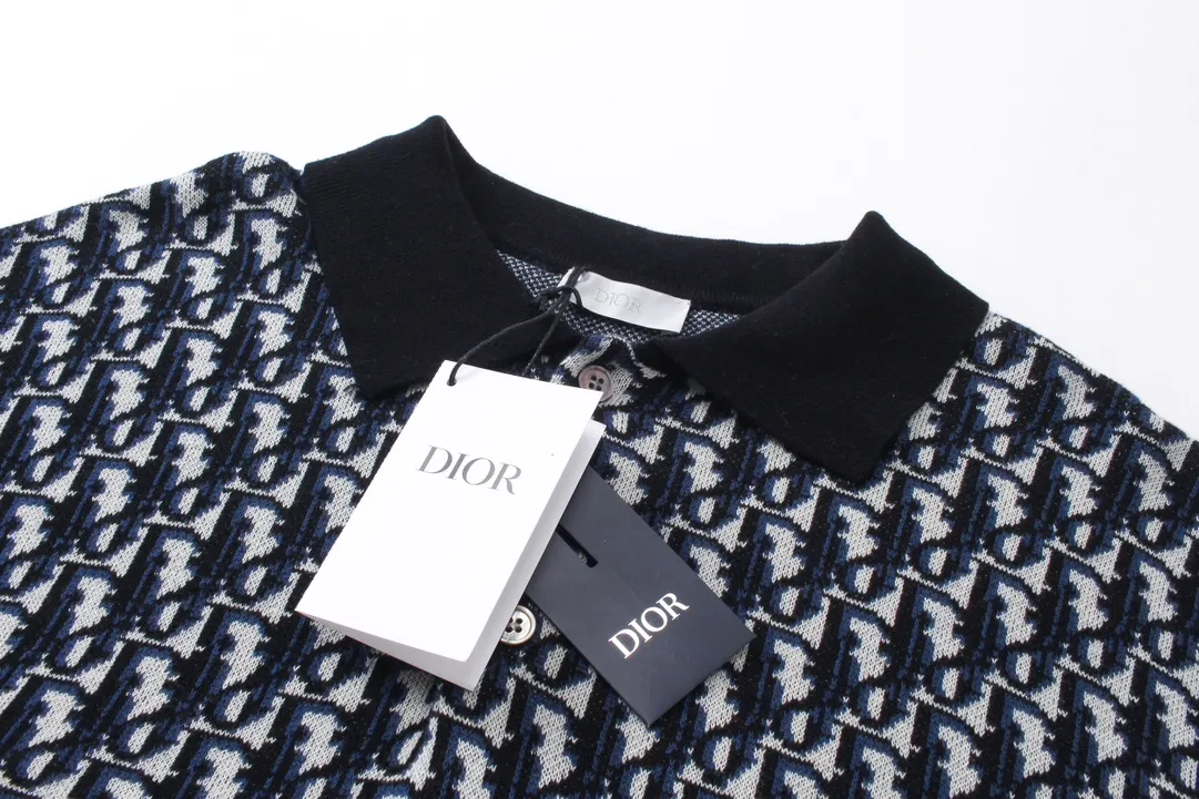 🅿️210 Correct version of high-quality DI*R CD2024SS spring and summer new old flower full-print letter lapel short-sleeved knitted POLO shirt. This knitted polo shirt features the classic Oblique print. Crafted from cotton jacquard in a straight fit, button fastening and ribbed details enhance the sophistication. Can be matched with various styles to show your personality. Same style for men and women! SIZE:XS-L