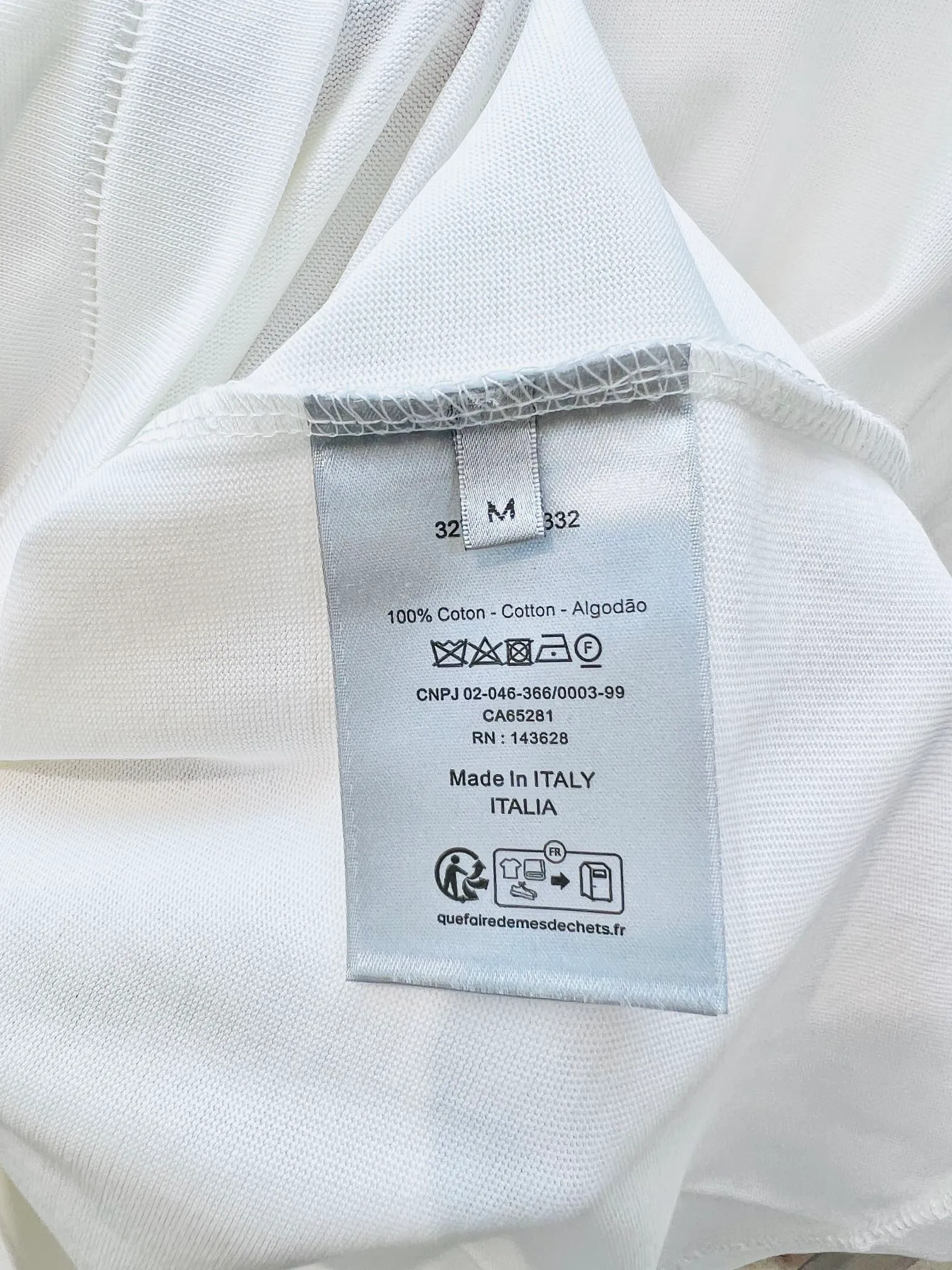 🅿️230 🌈Size: s/m/l/xl Black and white, same style for men and women 1977364858081 Dio*Dior x Stone Island joint model Heavy cotton os loose fit three-dimensional embroidered half-sleeved T-shirt creates a distinctive modern look. ⚠️Washing method: Dry clean or fast machine wash in cold water wrapped inside out laundry bag!