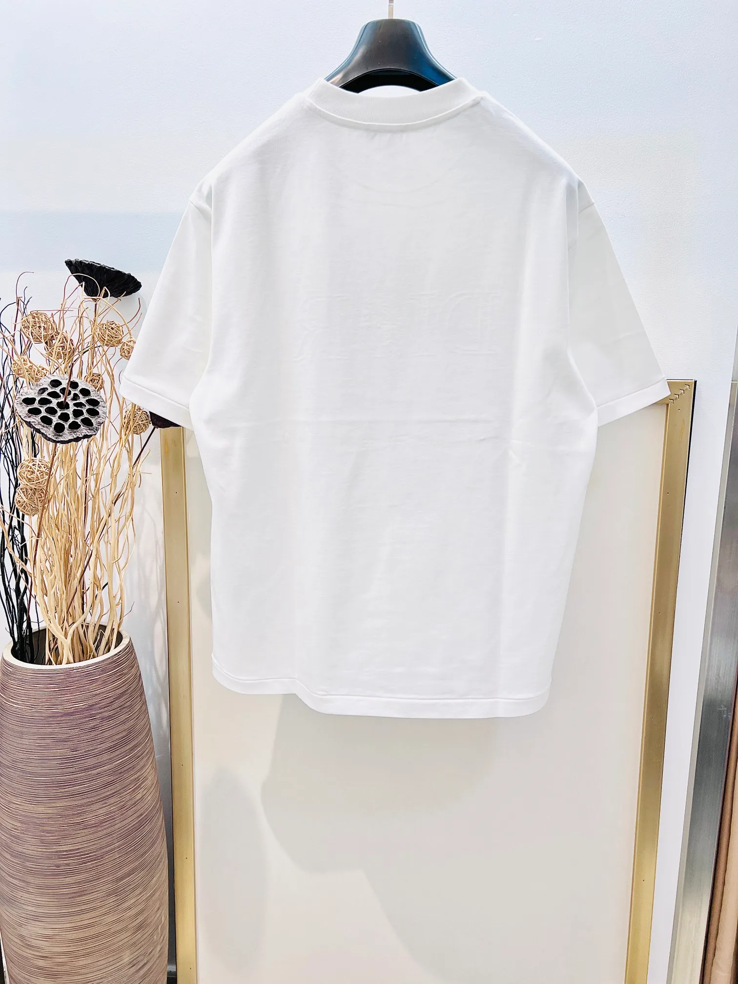 🅿️230 🌈Size: s/m/l/xl Black and white, same style for men and women 1977364858081 Dio*Dior x Stone Island joint model Heavy cotton os loose fit three-dimensional embroidered half-sleeved T-shirt creates a distinctive modern look. ⚠️Washing method: Dry clean or fast machine wash in cold water wrapped inside out laundry bag!