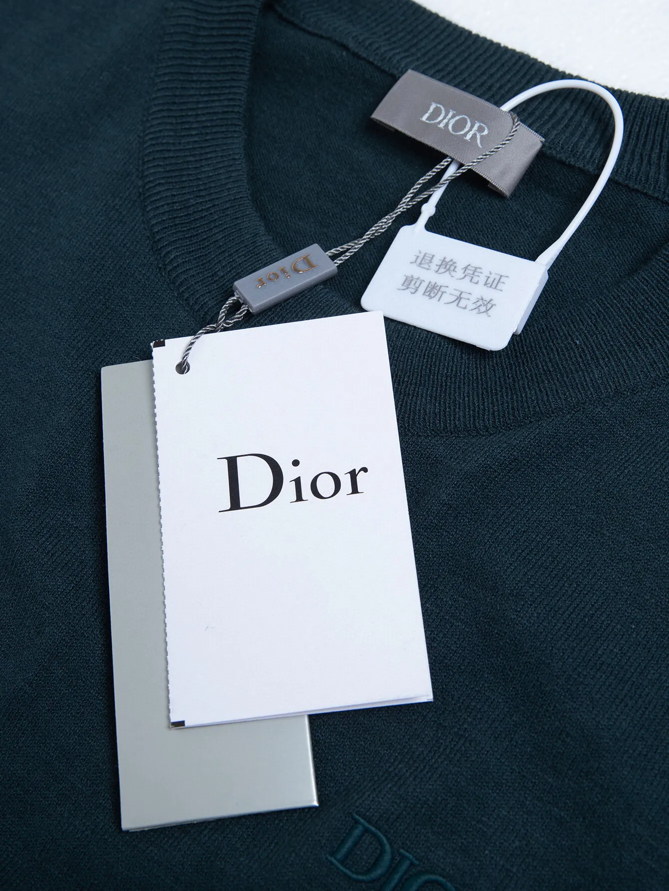 🅿️260 (ZP version) -Dior official website classic style, simple letter embroidery, wool blended round neck knitted short sleeves, same style for men and women -Using ZP custom-dyed fabrics, threads are custom-dyed in the same cylinder with zero color difference, full set of accessories customized to distinguish the market currency, welcome to compare -Color White Black Wheat Green -Size S M L XL