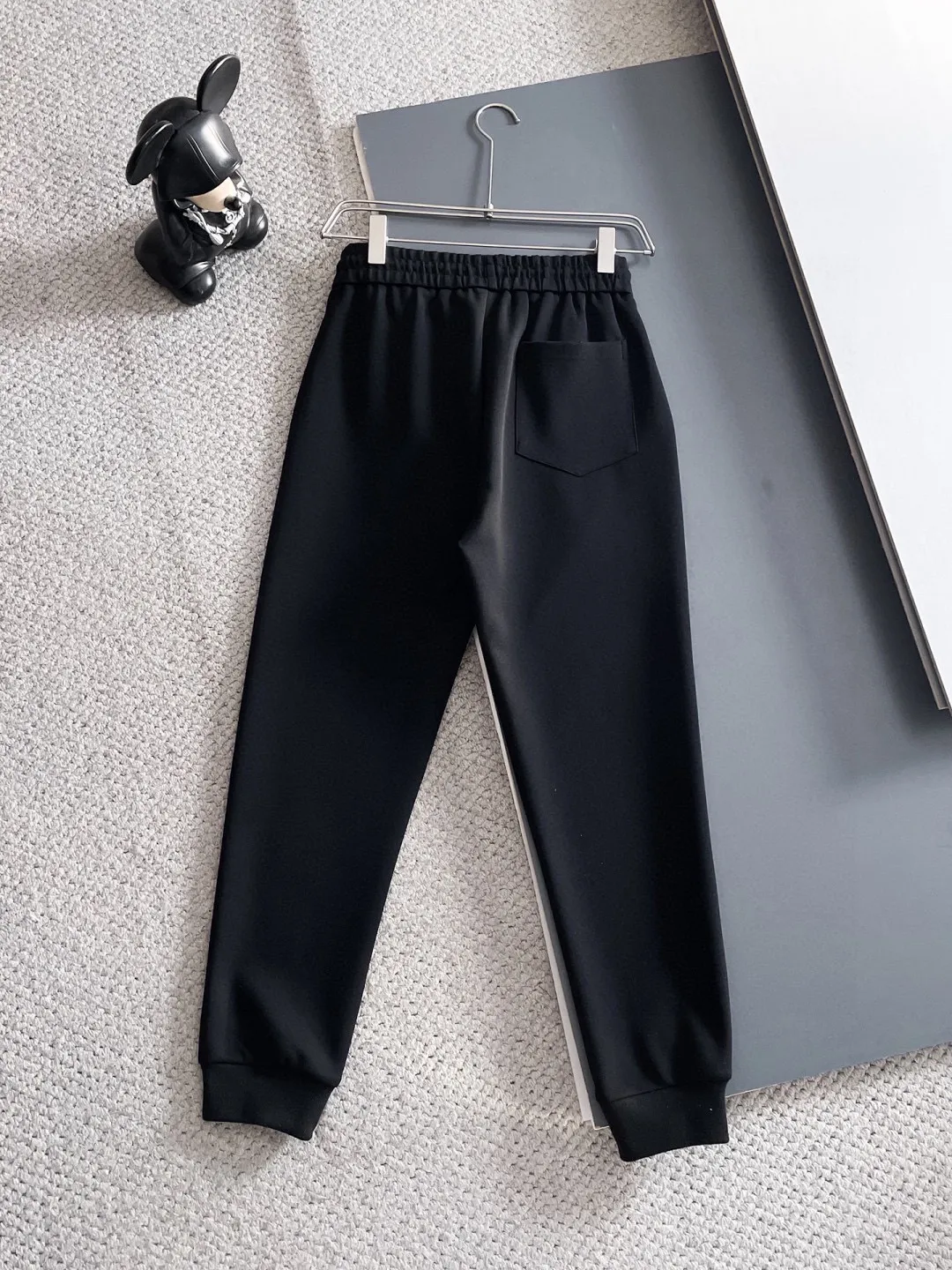 🅿️720 Dior hot-selling suit is coming. Focus on the original version of the official website. 2025 new hot-selling cardigan suit. The original order is the best. 🇭🇰The meticulous work of top designers. It has a fitting and perfect upper body effect. All-natural high-quality Tencel Roman cotton 100%, close-fitting comfort, noble and elegant! Original hardware embodies elegance and nobility! Counter size: M-3XL (maximum wear up to 190 pounds)