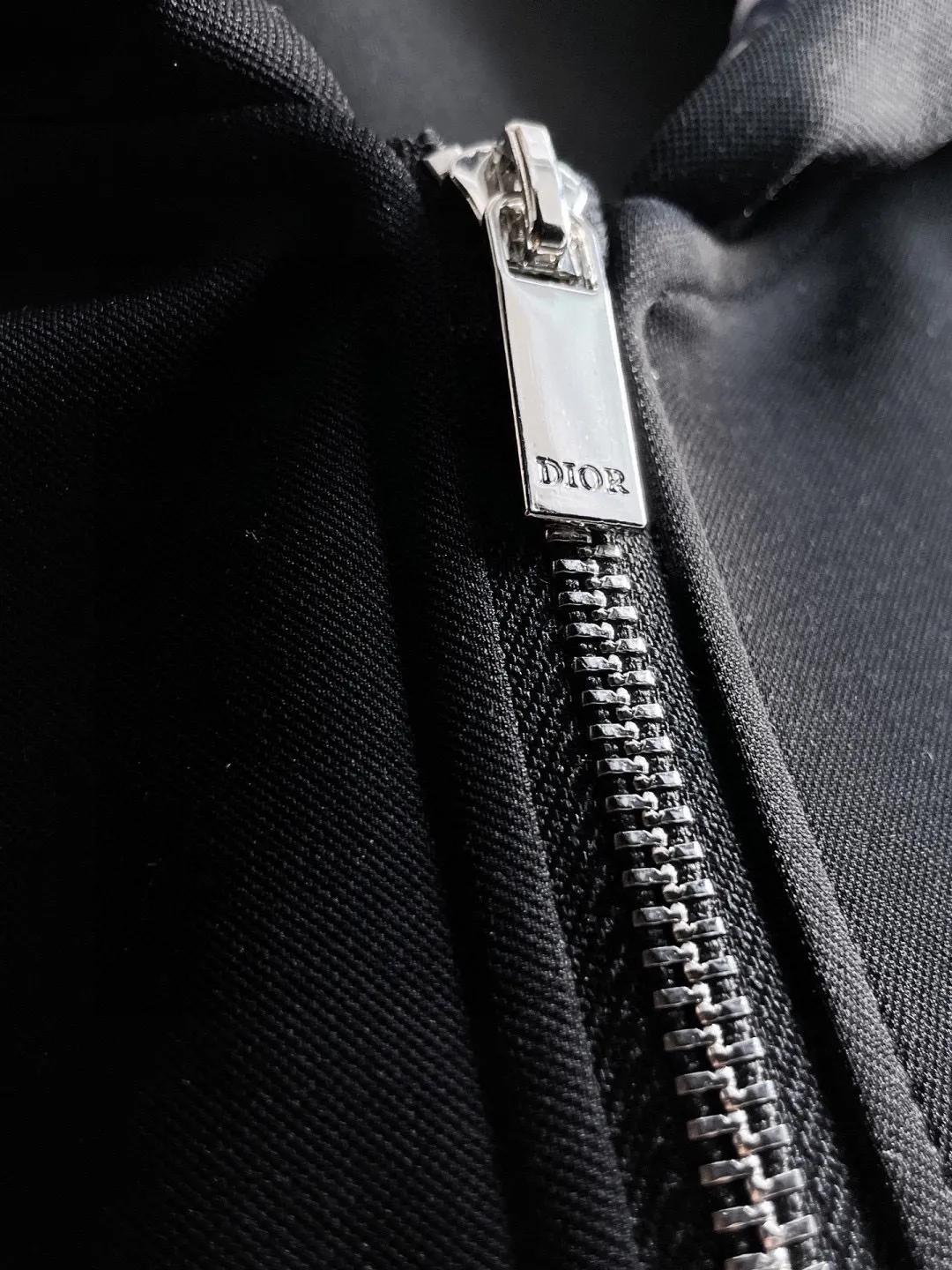 🅿️720 Dior hot-selling suit is coming. Focus on the original version of the official website. 2025 new hot-selling cardigan suit. The original order is the best. 🇭🇰The meticulous work of top designers. It has a fitting and perfect upper body effect. All-natural high-quality Tencel Roman cotton 100%, close-fitting comfort, noble and elegant! Original hardware embodies elegance and nobility! Counter size: M-3XL (maximum wear up to 190 pounds)