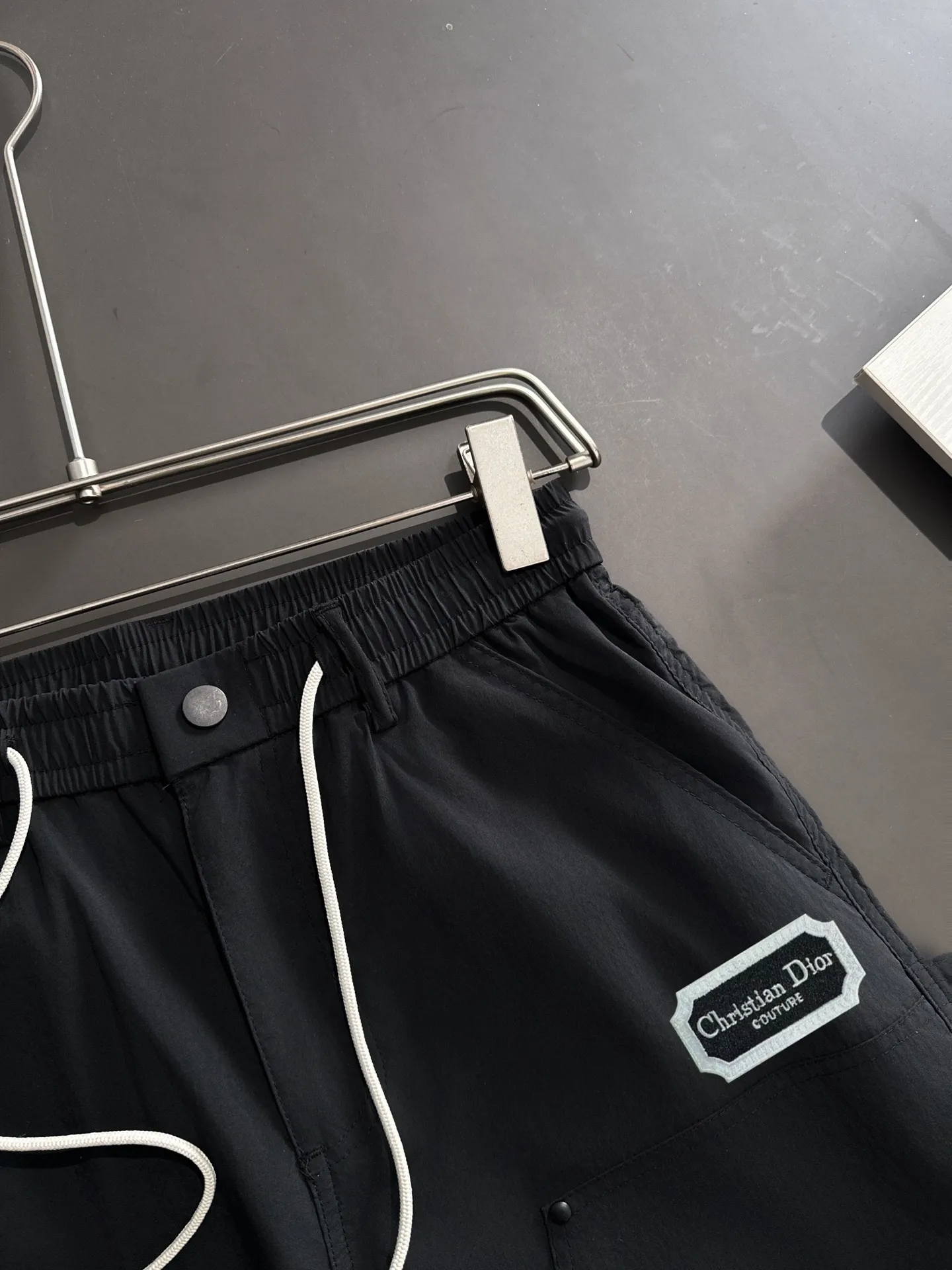 🅿️380 next day shipping Dior 2025 spring and summer new elastic band casual pants, thin counter custom fabrics, high breathability and comfort, impeccable details, brand element design concept, reflecting high quality. It feels delicate and soft! It presents a casual cut and the upper body shape is great! Size: M-4XL