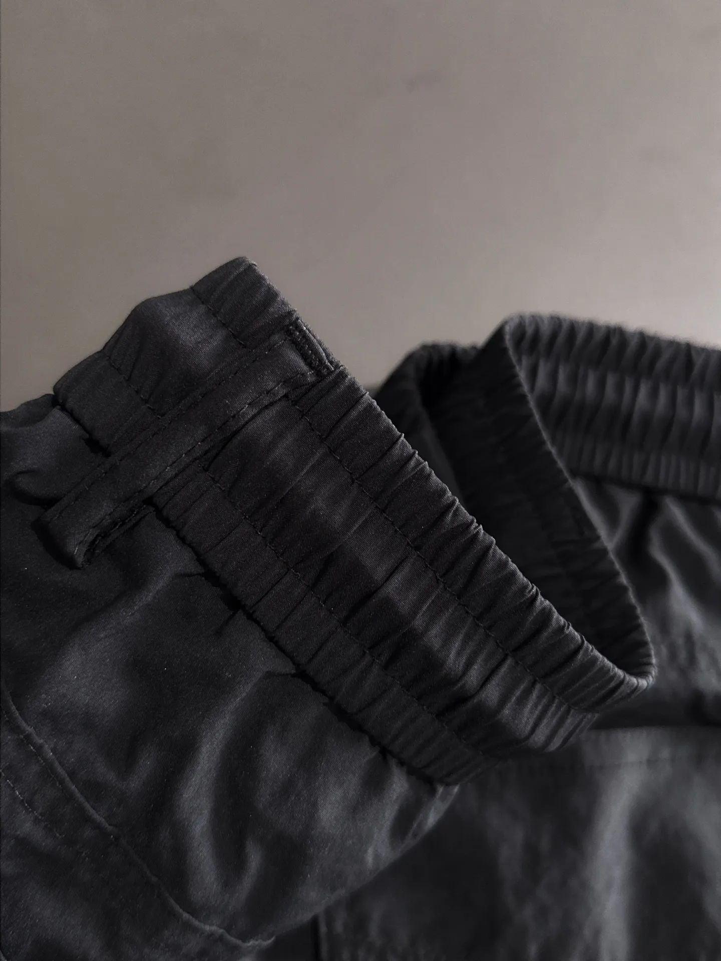 🅿️380 next day shipping Dior 2025 spring and summer new elastic band casual pants, thin counter custom fabrics, high breathability and comfort, impeccable details, brand element design concept, reflecting high quality. It feels delicate and soft! It presents a casual cut and the upper body shape is great! Size: M-4XL