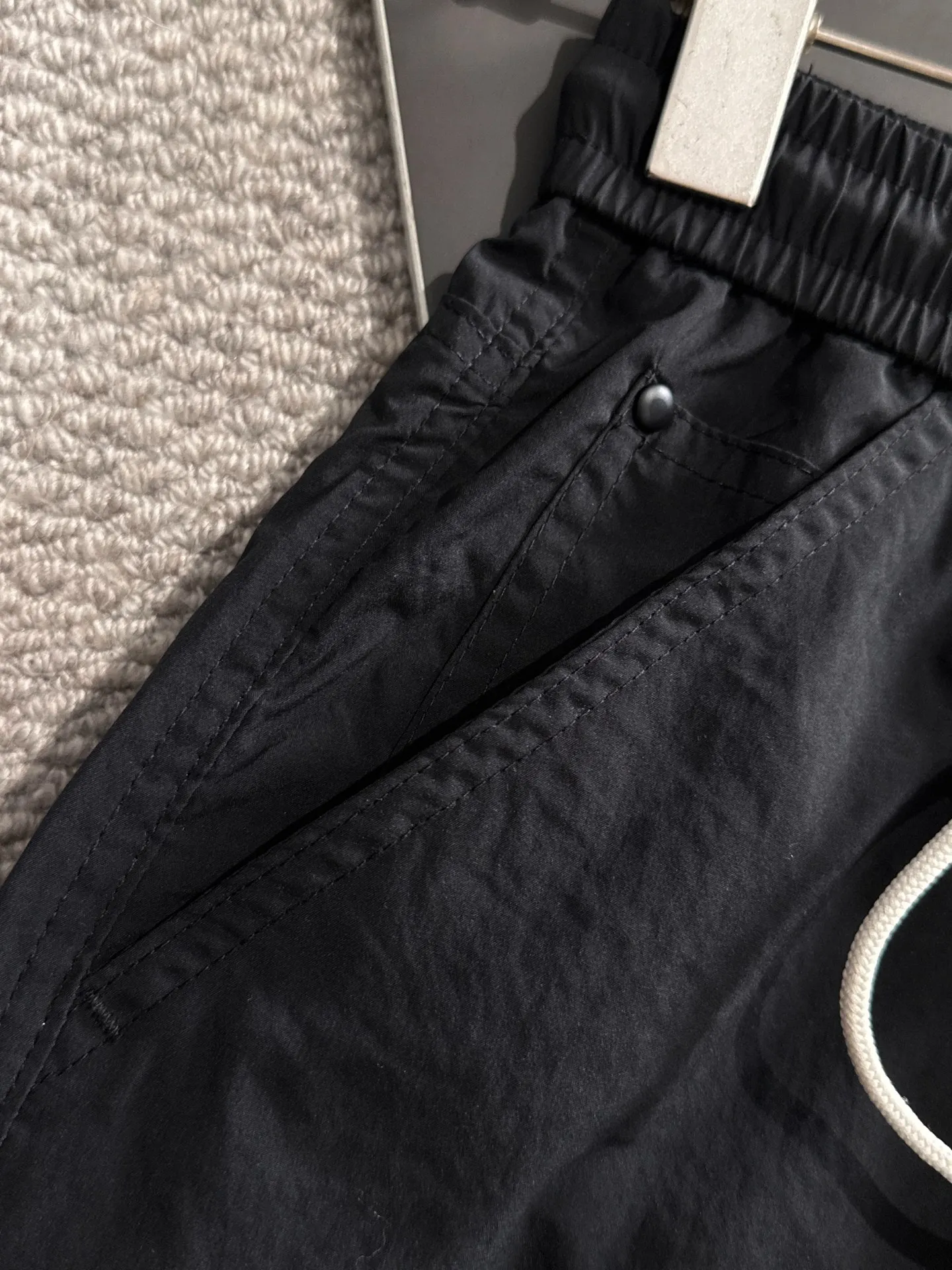🅿️380 next day shipping Dior 2025 spring and summer new elastic band casual pants, thin counter custom fabrics, high breathability and comfort, impeccable details, brand element design concept, reflecting high quality. It feels delicate and soft! It presents a casual cut and the upper body shape is great! Size: M-4XL