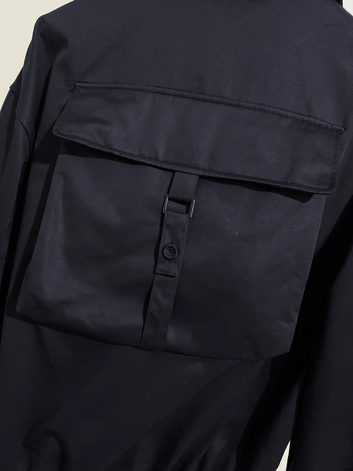 🅿️600 (only high-quality products🔥ZP version, no pressure to get in and out of the cabinet) -Dior official website models are updated at the same time. Large flap pockets on the back with fine embroidery of letters. Woven fabric bomber jacket, same style for men and women -YB molded fabric details are the same. Full set of accessories customized to distinguish the market currency. Welcome to compare -Color black -Code number 46 48 50 52