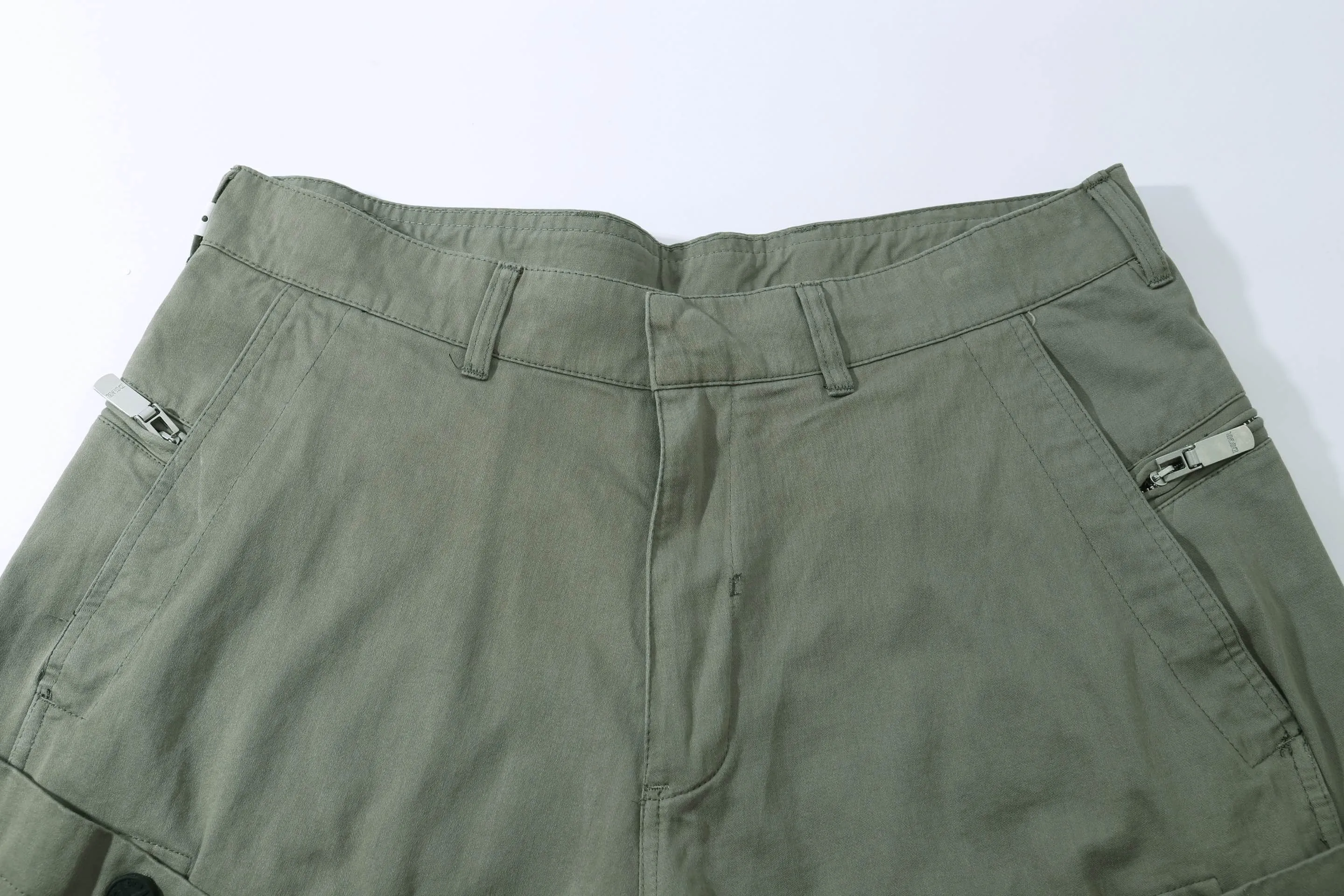 🅿️290 high quality new Diox Stone Island co-branded logo shorts The fabric is made of custom-made woven fabric, which is silky and super soft compared to the original. The texture and strands of the fabric are clear and obvious, and the drape is first-class. The workmanship is exquisite and meets the foreign trade export standards. There are 4.5 stitches per centimeter. Every seam is pressed with open stitching, and the stitching is as neat as a ruler. , Made of woven floral cotton ribbon, the weaving is tight and soft to the touch. The embroidery process uses Behringer embroidery machine, which makes the embroidery colors more full and the embroidery more three-dimensional. The upper body effect is good, the same style for men and women, simple and versatile, purchasing heavyweight items, feel free to compare the quality of any on the market! Size: xs-l