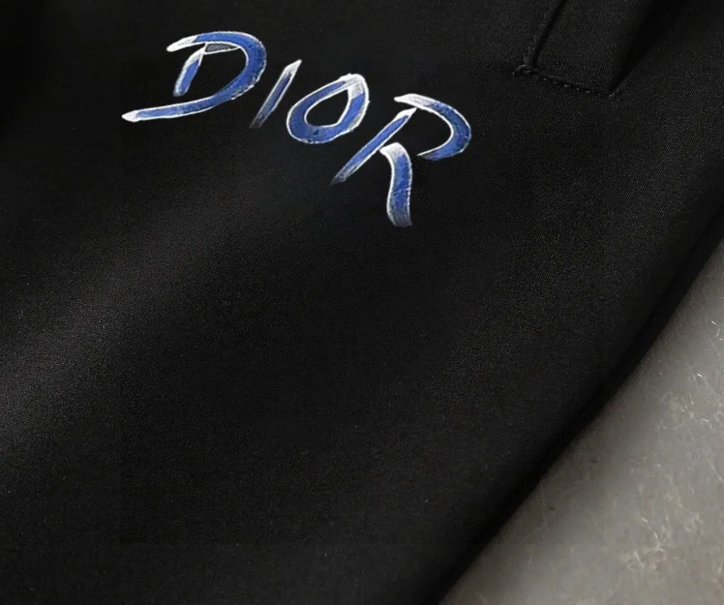 🅿️460 Directly approved brand [DIOR Dior] (velvet and thickened) 2025 autumn and winter new products, celebrities' favorite fashionable casual suits, clean and neat tailoring, full of urban style. Made of high-quality customized fabrics, the inner warmth is excellent, the hand feels soft and dry, and the upper body effect is crisp and stylish. The three-dimensional cutting process and the pattern are all of high standards, and the silhouette version has the right benefits! It is not tight at all, and you feel good when you put it on. So many top-quality raw materials create high-end products with unparalleled value. It is the first choice for high-end fashion people. (Size: M-4XL can wear up to 200 pounds)