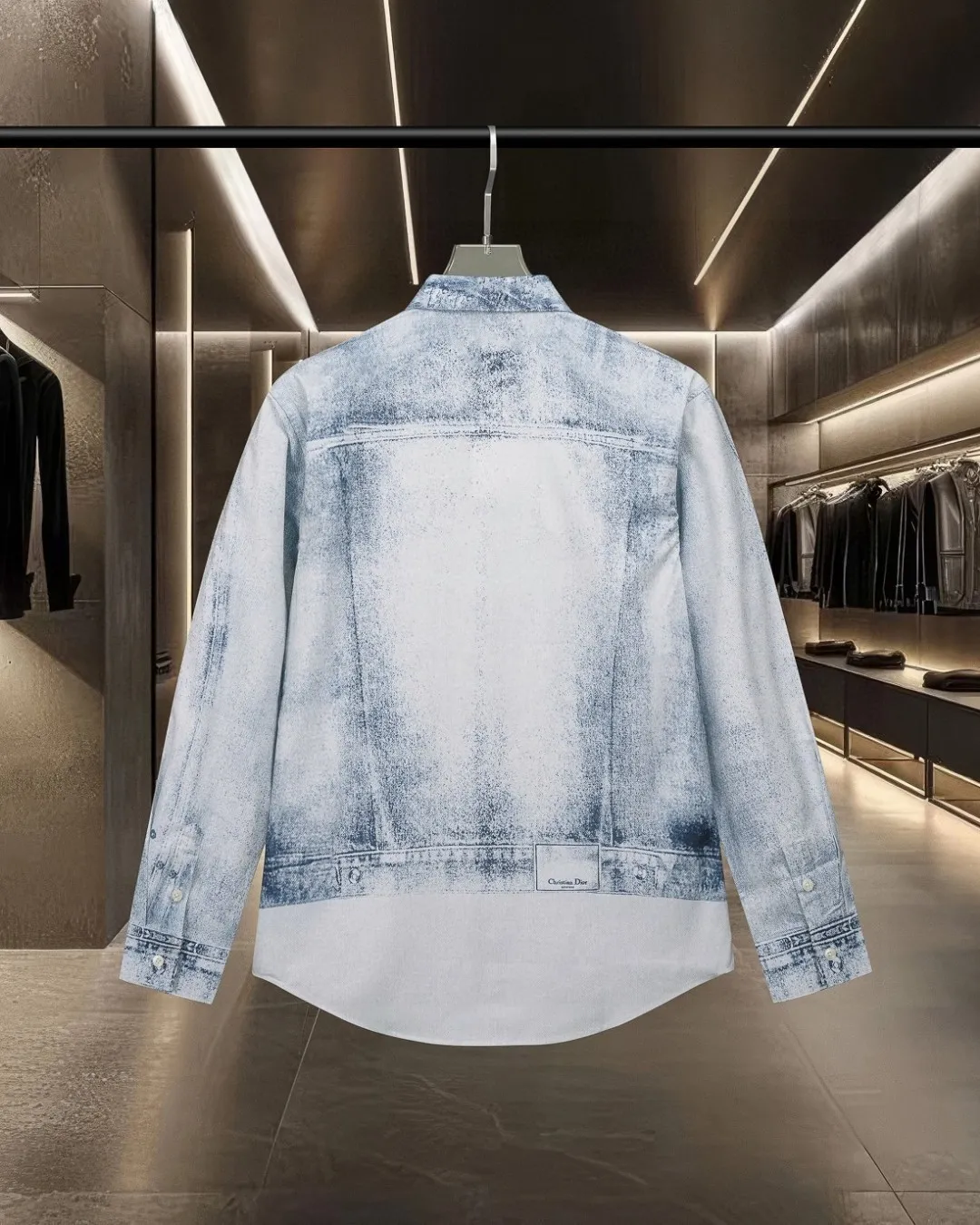 🅿️296 DIOR Dior hot style is coming Jay Chou's same style light blue distressed denim digitally printed long-sleeved shirt 2025ss official website new long-sleeved shirt shirt, exquisitely printed Logo high-end version, custom-made fabrics at the counter. Highly breathable and comfortable, exquisitely crafted, impeccable detail processing, custom-made logo engraved buttons, complete with three labels. Brand element design concept reflects high quality. It feels delicate and soft! It presents a casual cut and the upper body shape is great! 🐍Size: M-XXL