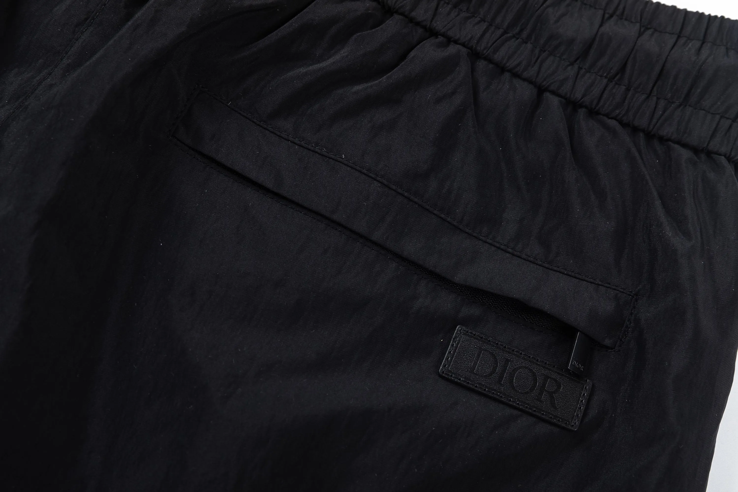🅿️210 DiRO Dior 2025 spring and summer logo embroidery. New fashionable beach shorts, with lining and mesh shorts! The official website is synchronized with the original 1-1 replica, the original hardware is selected from high-quality polyester fiber fabrics, with a delicate feel, a must-have item for summer, and the upper body effect is super handsome! Color: Black White Size: S M L XL XXL