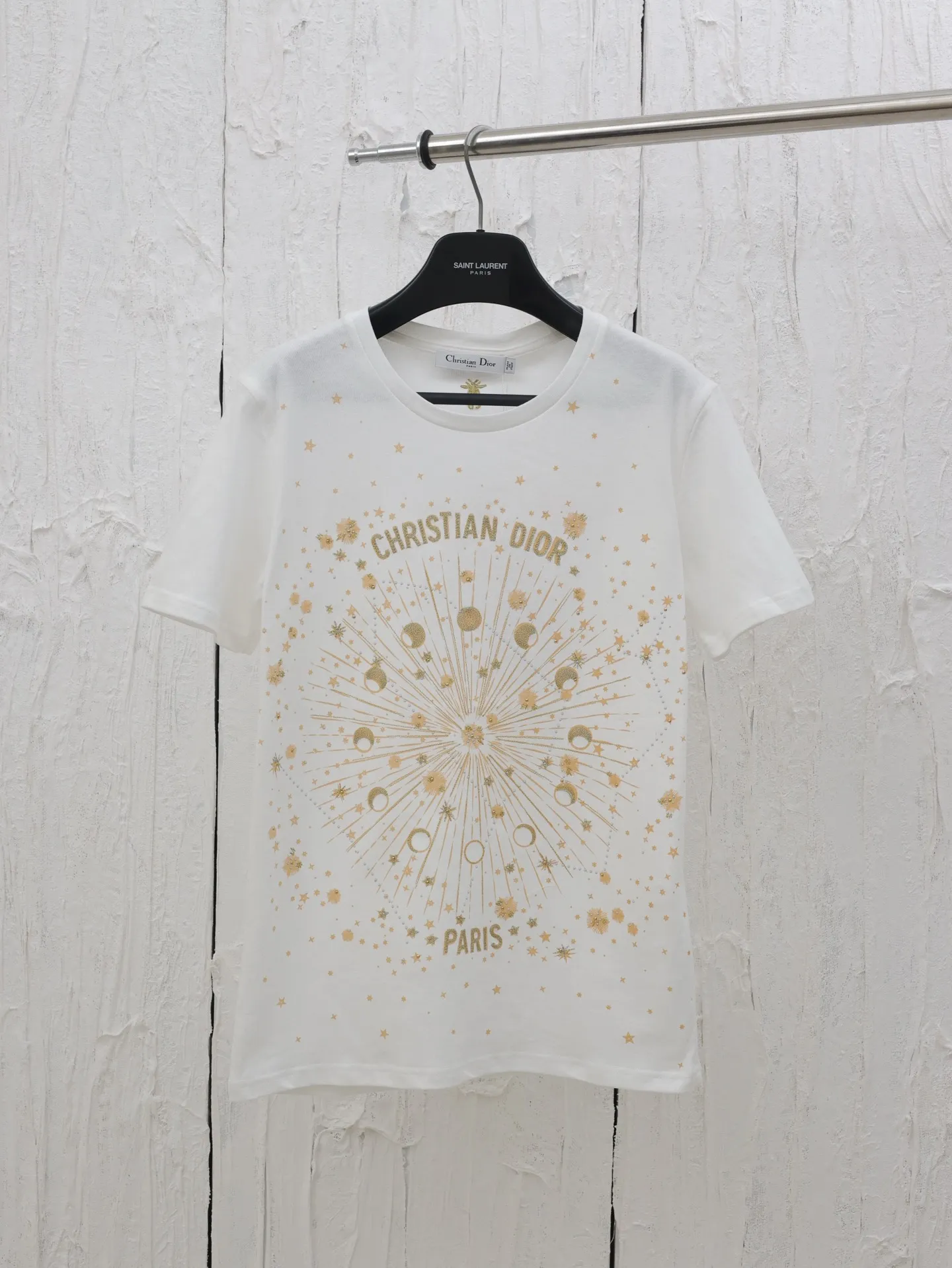 🅿️290 Dio*/Dior 25 new gold star and moon heavy embroidery short-sleeved T-shirt. Made of imported washed pure cotton fabric with great texture, customized with heavy craftsmanship, three-dimensional embroidery + printing + beaded platinum nebula pattern. Bai Fumei must buy high-end items, classic version, elegant and age-reducing girlish style, looks good with gauze skirt and jeans. Size: S/M/L