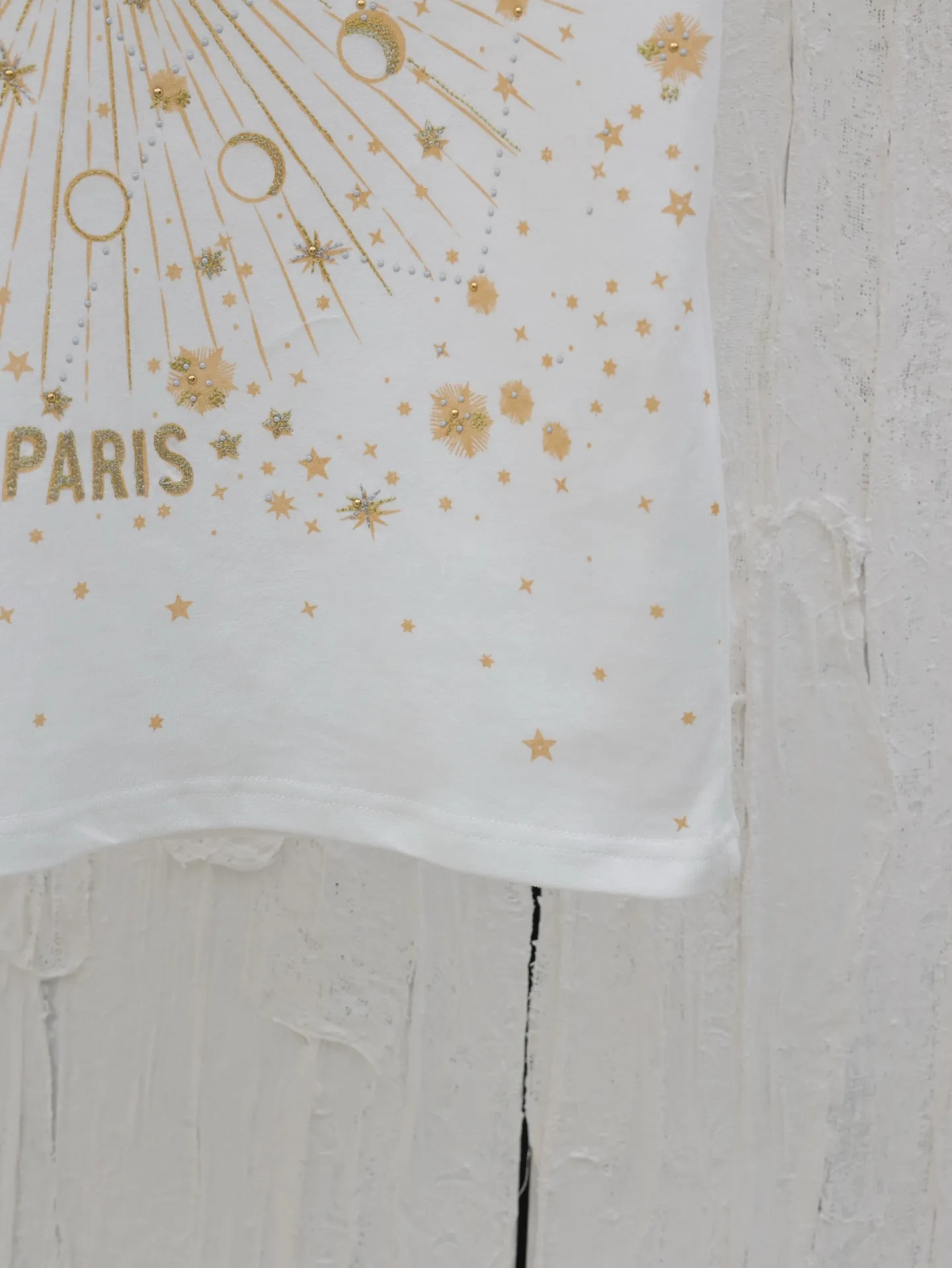 🅿️290 Dio*/Dior 25 new gold star and moon heavy embroidery short-sleeved T-shirt. Made of imported washed pure cotton fabric with great texture, customized with heavy craftsmanship, three-dimensional embroidery + printing + beaded platinum nebula pattern. Bai Fumei must buy high-end items, classic version, elegant and age-reducing girlish style, looks good with gauze skirt and jeans. Size: S/M/L