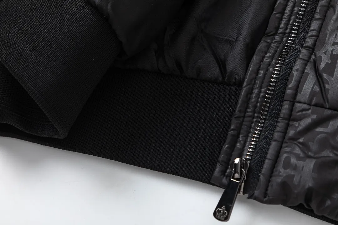 🅿️600 DIOR Dior's new autumn and winter style 🆕down jacket. Original 1:1 customized hardware accessories, all imported and original customization. Welcome to compare at the counter. Absolutely high quality. Made of top 90 white duck down. Super soft, fluffy and plump. Super heavy workmanship. The fabric is well-crafted and has a perfect version. Note⚠The fabric is super comfortable. Exclusive model. Non-market goods. Same sizes for men and women. Size M to XXL