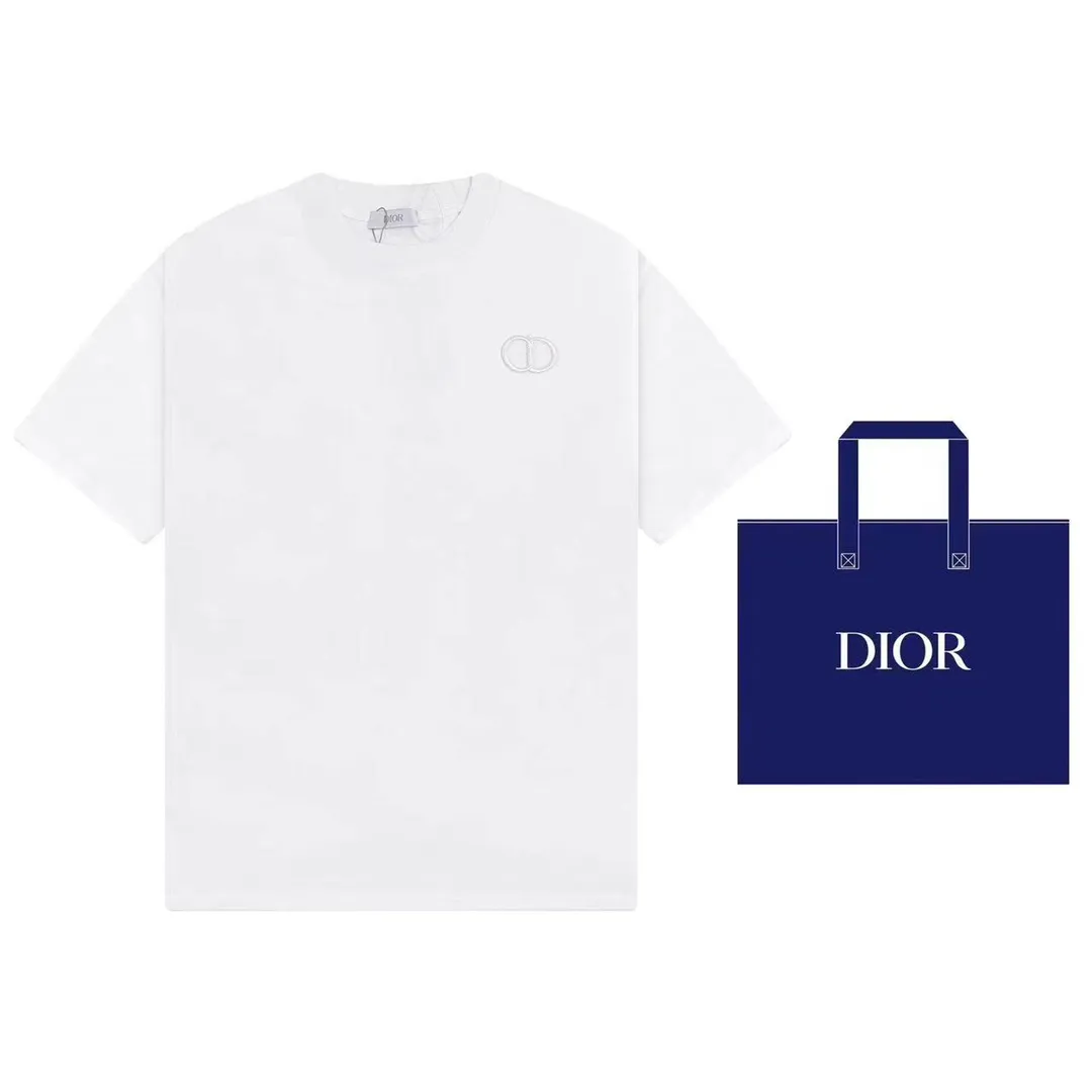 🅿️170 (➕5🉑comes with handbag) Dior Dior CD letter embroidered short-sleeved T-shirt. Customized 240g same-tank dyed fabric. Very comfortable to touch. The latest brick cabinet synchronization for spring and summer. OS off-shoulder version. Fashionable and personalized. Super versatile and good-looking. Very suitable for both men and women. Must-have style. Tag. Collar label. Washed wheat. Complete with three labels. Style number: 23801. Color: white. Size: XS~L