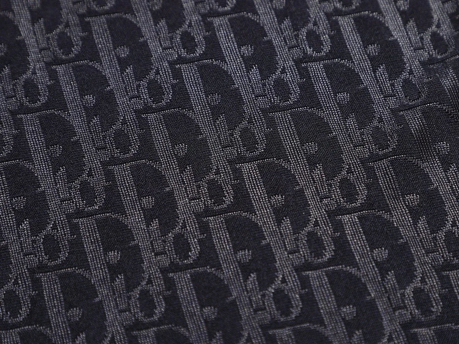 🅿️170 Doir Dior micro-wide version XS-L new exclusive limited edition 25 years of the latest and top-notch full printed logo dark pattern towel embroidered letter logo plaid patch on the back of both sleeves exquisite heavy craftsmanship As the leader in the luxury world, 280g washed fabric T-shirts, D family is well-deserved. The first thing that catches the eye on the piece I am going to talk about today is the two loose and comfortable styles~~The ribbed round neck is the best modification of its version, while B family has the upper body LOGO listed on the front, and the unique pin design uses a color matching design to highlight the texture! Cow Black and white, the most traditional modification method and the simplest color scale contrast form the strongest and direct contrast, and this is often the most concise and clear minimalist modification method~~A nostalgic classic atmosphere also spreads in this work inadvertently! ! Coupled with the blessing of pure cotton material, both the upper body comfort and the existence are unparalleled. It can be said to be a must-have companion in summer. The excellent breathability and comfortable wearing feeling are unparalleled~ Recommended! ! Size: XS S M L Color: Black White Navy Size Chart: