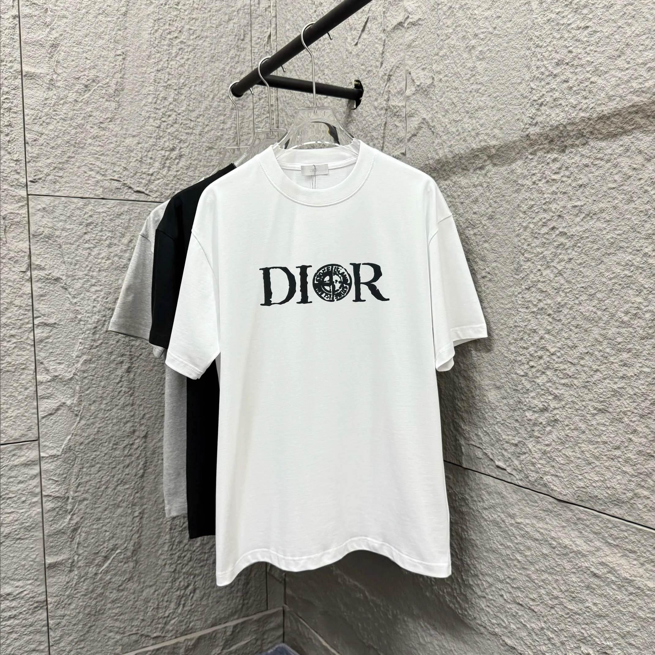 🅿️180 Dio* Dior* 2025 spring and summer new style Classic simple black and white letters Three-dimensional foaming technology Customized double yarn plain cotton fabric Short-sleeved T-shirt Uniform style for men and women Color: black white Size: S (90-130 pounds) M (120-150 pounds) L (140-165 pounds) XL (160-180 pounds) XXL (180-210 pounds)