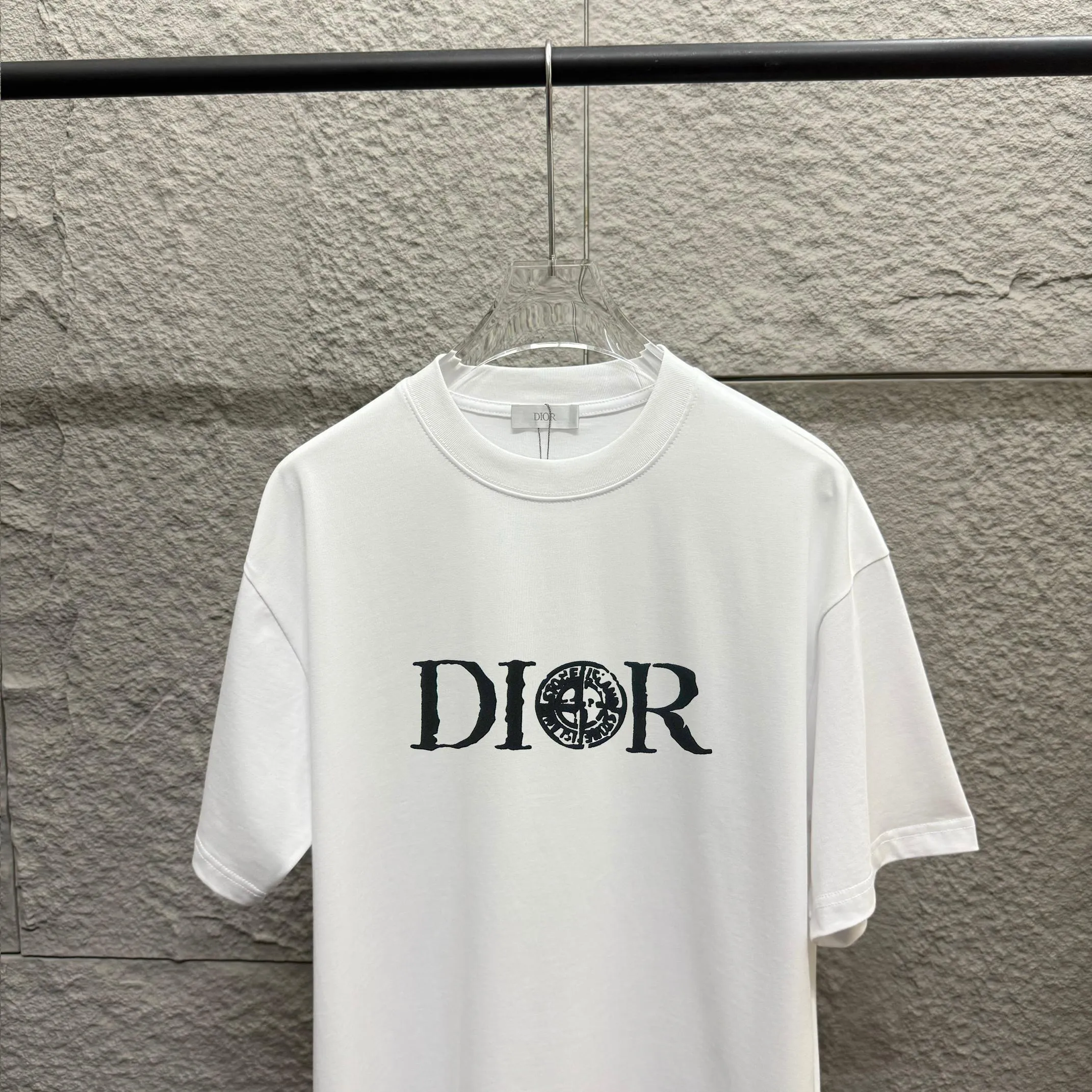🅿️180 Dio* Dior* 2025 spring and summer new style Classic simple black and white letters Three-dimensional foaming technology Customized double yarn plain cotton fabric Short-sleeved T-shirt Uniform style for men and women Color: black white Size: S (90-130 pounds) M (120-150 pounds) L (140-165 pounds) XL (160-180 pounds) XXL (180-210 pounds)