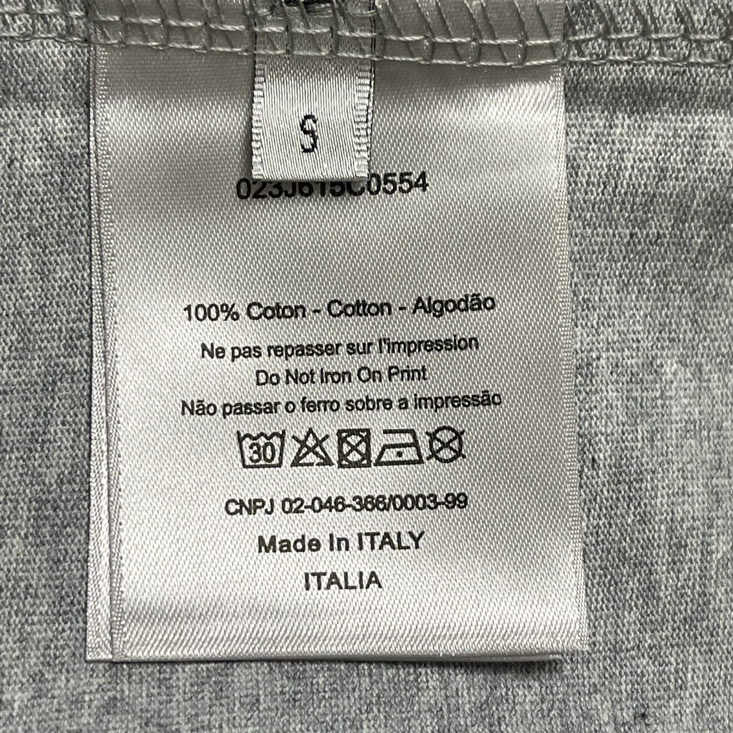 🅿️180 A13 DIOR couture blade embroidered short-sleeved T-shirt. Exclusively customized 300 grams from the original board. The double yarn pure cotton fabric has a very soft and comfortable texture. 100% different top fabrics on the market (no shrinkage, no deformation, no pilling). Matched with 320 grams 1x1 thread (fabric thread is dyed in the same cylinder, no color difference, not easy to deform). Original 1:1 version. Original 1:1 customized accessories. Collar label Care label, tag, packaging (perfect details) Size: S-XL Color: apricot, white, blue, gray, dark gray