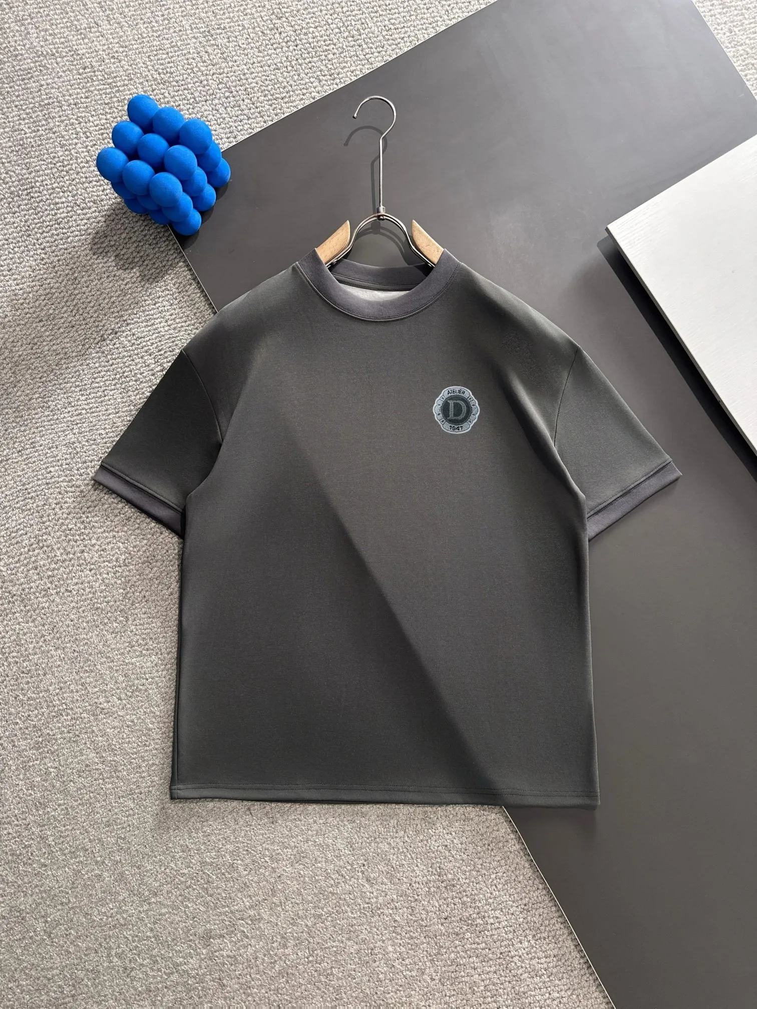 🅿️270 next day shipping DIOR/Dior's new spring and summer high-end T-shirt. It is truly double-sided fabric with the highest luxury and high quality. It is a style that you can wear with your eyes closed. The combed heavy fabric has a more textured upper body than ordinary T-shirts and is not easy to deform. This texture can cope with the weather, absorbs sweat and is breathable, suitable for both hot and cold! Perfectly produced with reference to the original stitch and stitch! The loose fit design is super noble. Really rare and rare goods Size: M-2XL