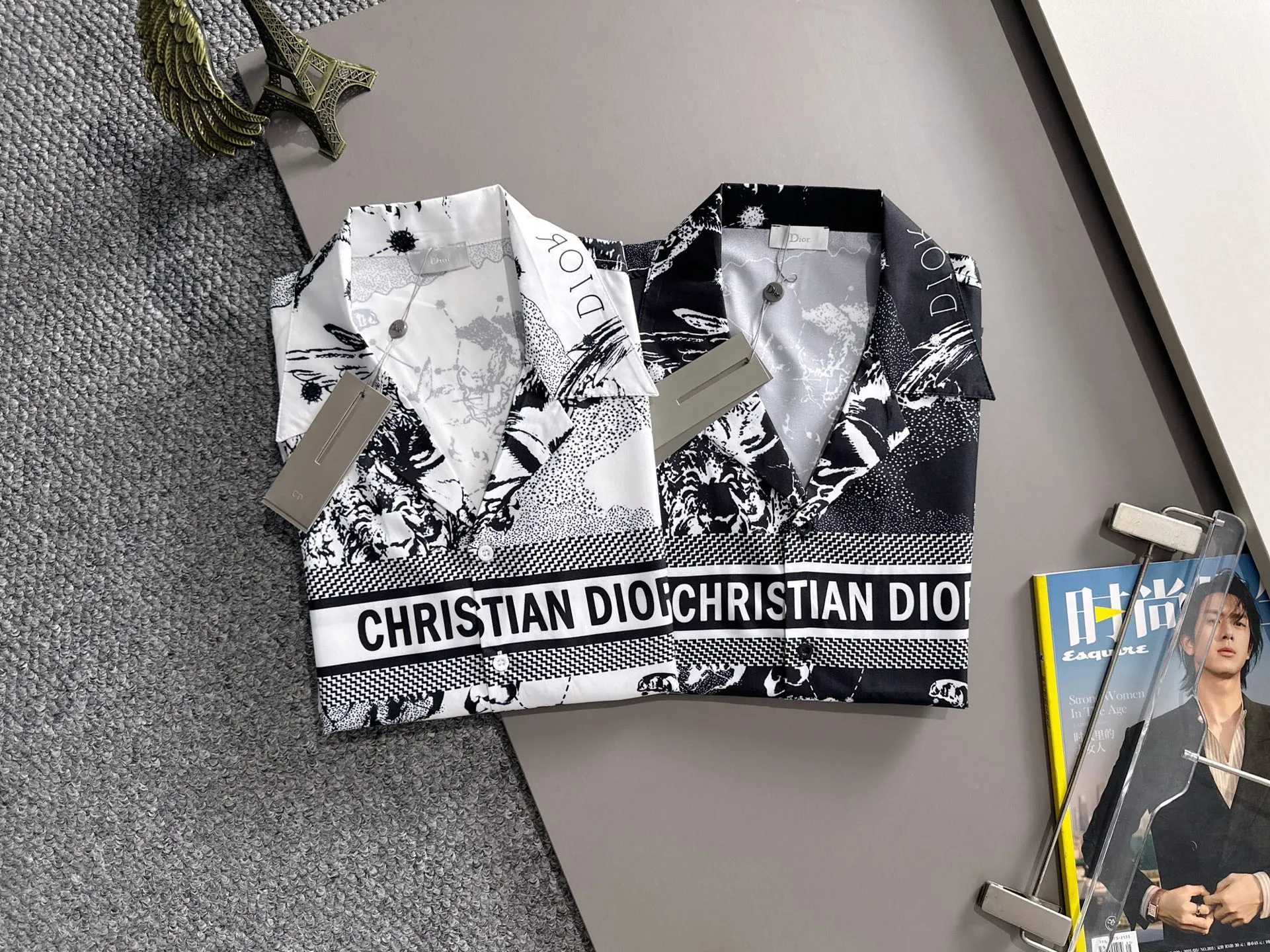 🅿️290 Dior 2025 summer classic LOGO design all-over printed shirt, light and thin cotton full-body digital printing, made of high-quality polyester fiber fabric, carefully crafted in a standard version, versatile for leisure time! The classic logo is very eye-catching, showing a sense of luxury and style. It is a classic and mainstream style that never goes out of style and is elegant! Extremely handsome, classic and heroic. Same style for men and women. Size: M-3XL (Please note your height and weight when placing an order)