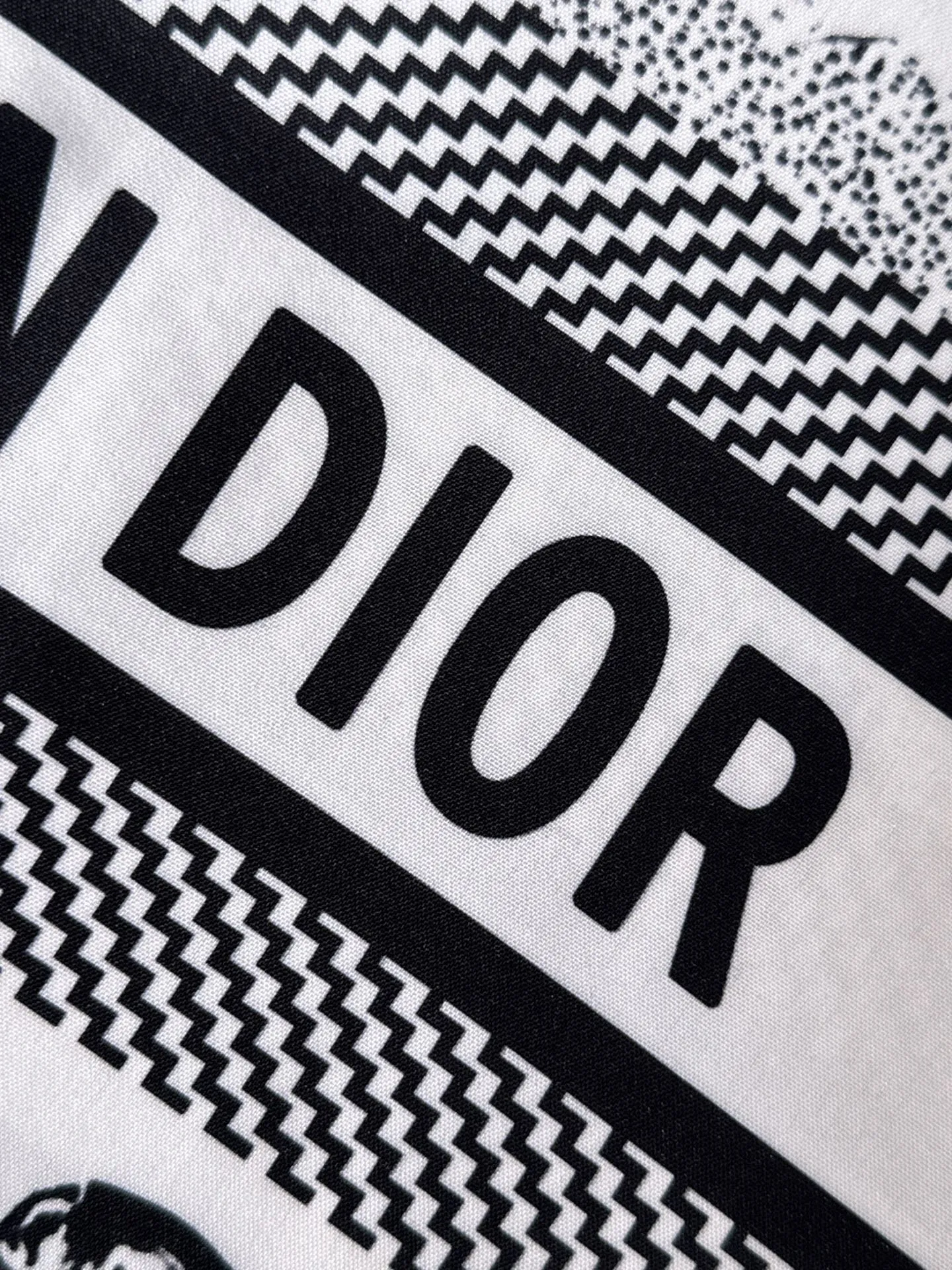 🅿️290 Dior 2025 summer classic LOGO design all-over printed shirt, light and thin cotton full-body digital printing, made of high-quality polyester fiber fabric, carefully crafted in a standard version, versatile for leisure time! The classic logo is very eye-catching, showing a sense of luxury and style. It is a classic and mainstream style that never goes out of style and is elegant! Extremely handsome, classic and heroic. Same style for men and women. Size: M-3XL (Please note your height and weight when placing an order)