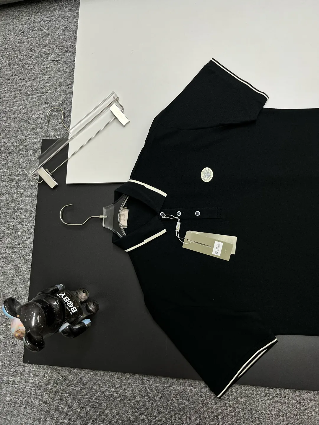 🅿️220 DIOR Dior embroidered new Polo shirt. Original fabric. Official same style. Made of 210 grams of mercerized pique cotton, customized in the same vat. The fabric feels very comfortable and smooth. The version is quite wide and stylish. Produced by a first-line brand factory. Imported Behringer embroidery machine. The embroidery is full and textured. The collar and collar ribs are woven with imported yarn. It will not deform after long-term wear. The latest style for spring and summer. Fashionable and personalized. Super versatile and good-looking. Very suitable for both men and women. A must-have item for everyone. Color: black, white, apricot. Size: M-XXXL