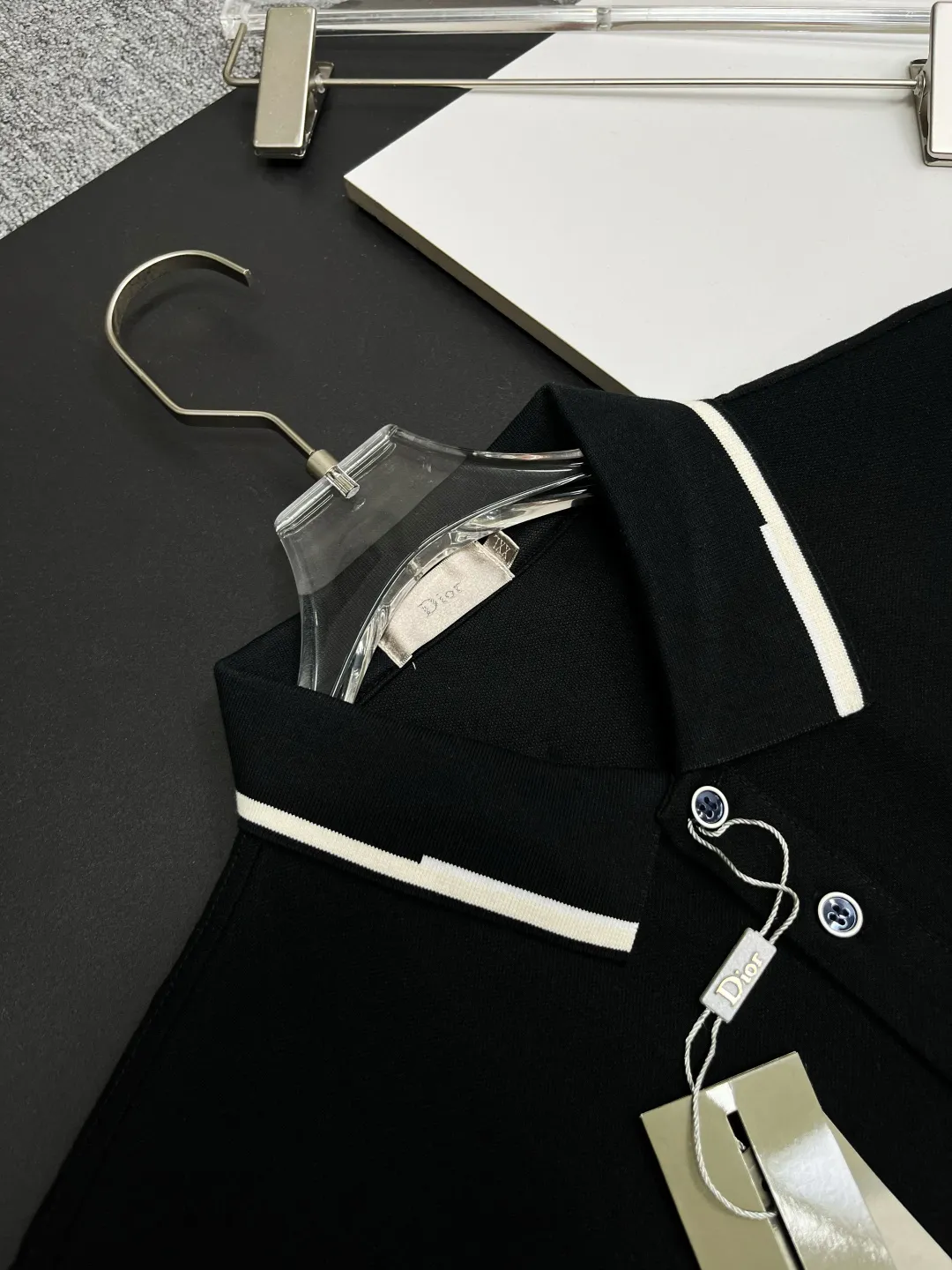 🅿️220 DIOR Dior embroidered new Polo shirt. Original fabric. Official same style. Made of 210 grams of mercerized pique cotton, customized in the same vat. The fabric feels very comfortable and smooth. The version is quite wide and stylish. Produced by a first-line brand factory. Imported Behringer embroidery machine. The embroidery is full and textured. The collar and collar ribs are woven with imported yarn. It will not deform after long-term wear. The latest style for spring and summer. Fashionable and personalized. Super versatile and good-looking. Very suitable for both men and women. A must-have item for everyone. Color: black, white, apricot. Size: M-XXXL