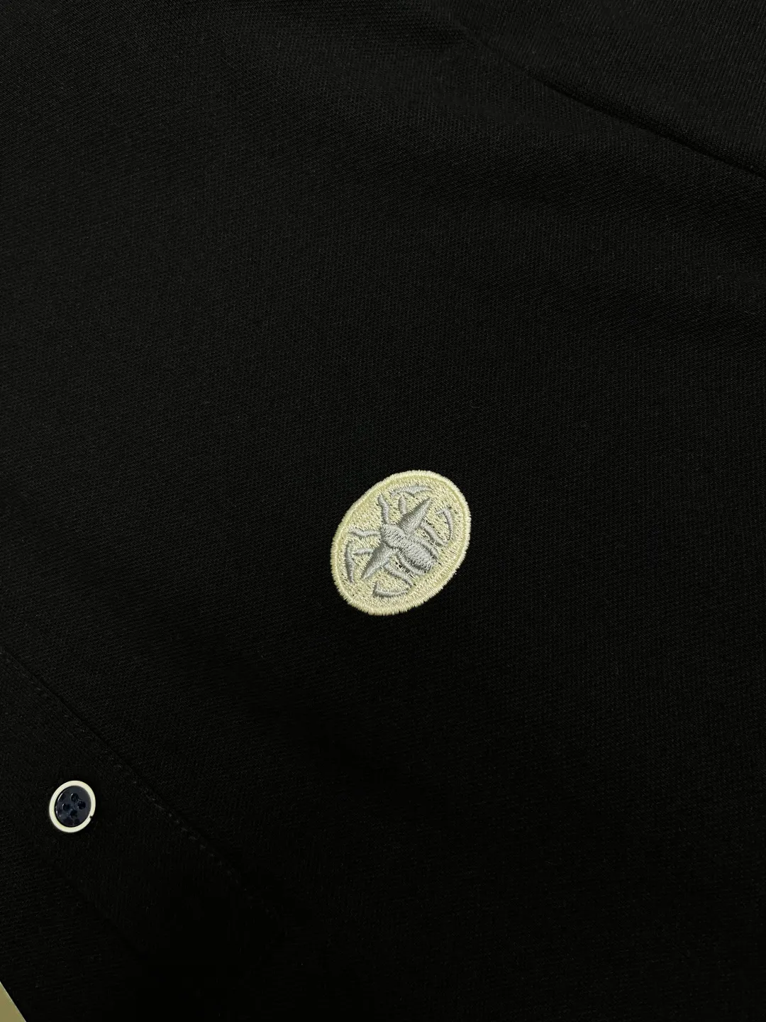 🅿️220 DIOR Dior embroidered new Polo shirt. Original fabric. Official same style. Made of 210 grams of mercerized pique cotton, customized in the same vat. The fabric feels very comfortable and smooth. The version is quite wide and stylish. Produced by a first-line brand factory. Imported Behringer embroidery machine. The embroidery is full and textured. The collar and collar ribs are woven with imported yarn. It will not deform after long-term wear. The latest style for spring and summer. Fashionable and personalized. Super versatile and good-looking. Very suitable for both men and women. A must-have item for everyone. Color: black, white, apricot. Size: M-XXXL
