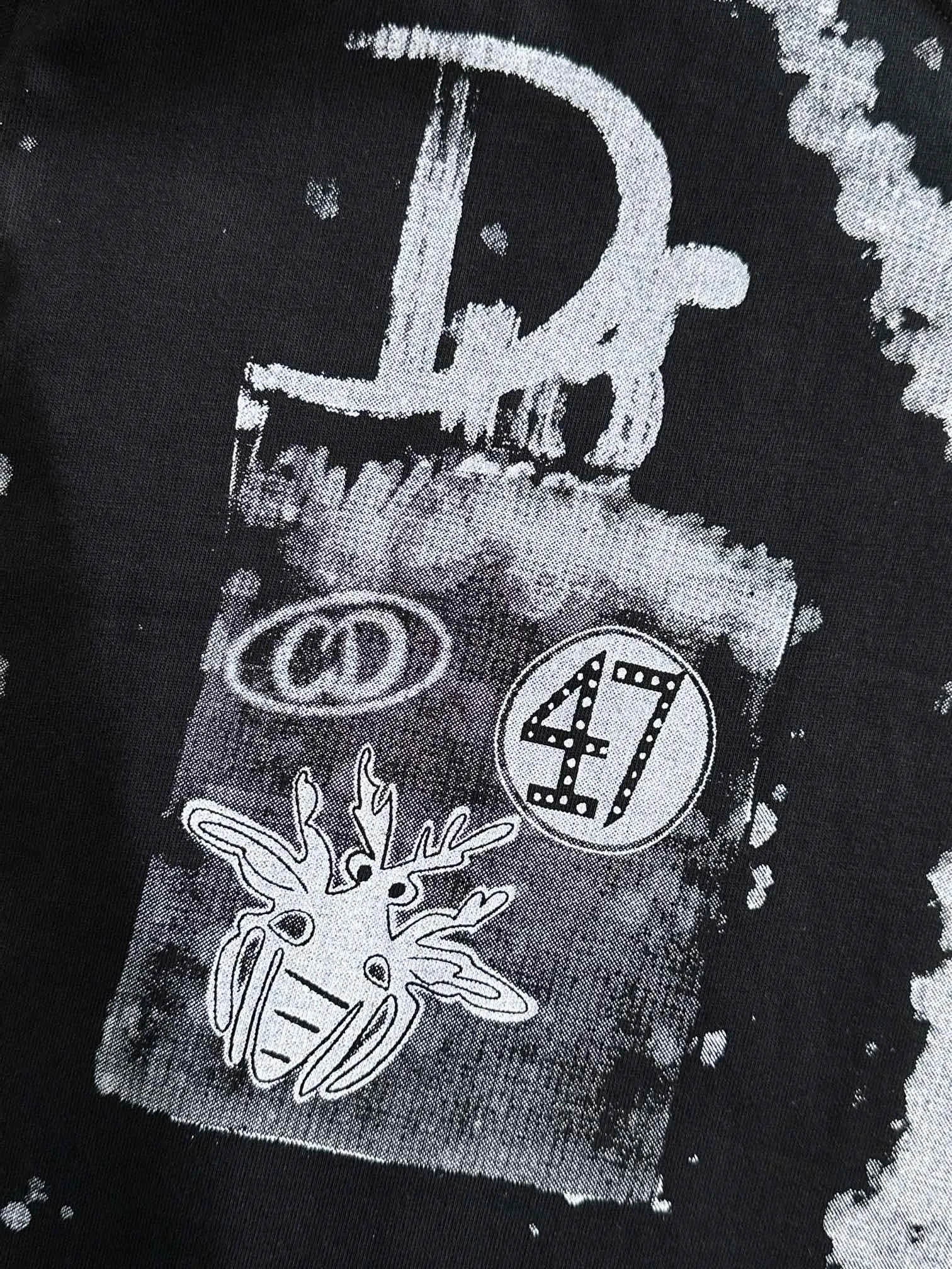 🅿️170 (arrives the next day) Dior 2025 new style inkjet + hand-painted letter logo, same style for men and women, short-sleeved T-shirt ·Customized 260g 100% double yarn pure cotton fabric ·Design dyed 32 count double-strand thread ·Collar tag, main mark and three labels complete Color: black Size: XS S M L