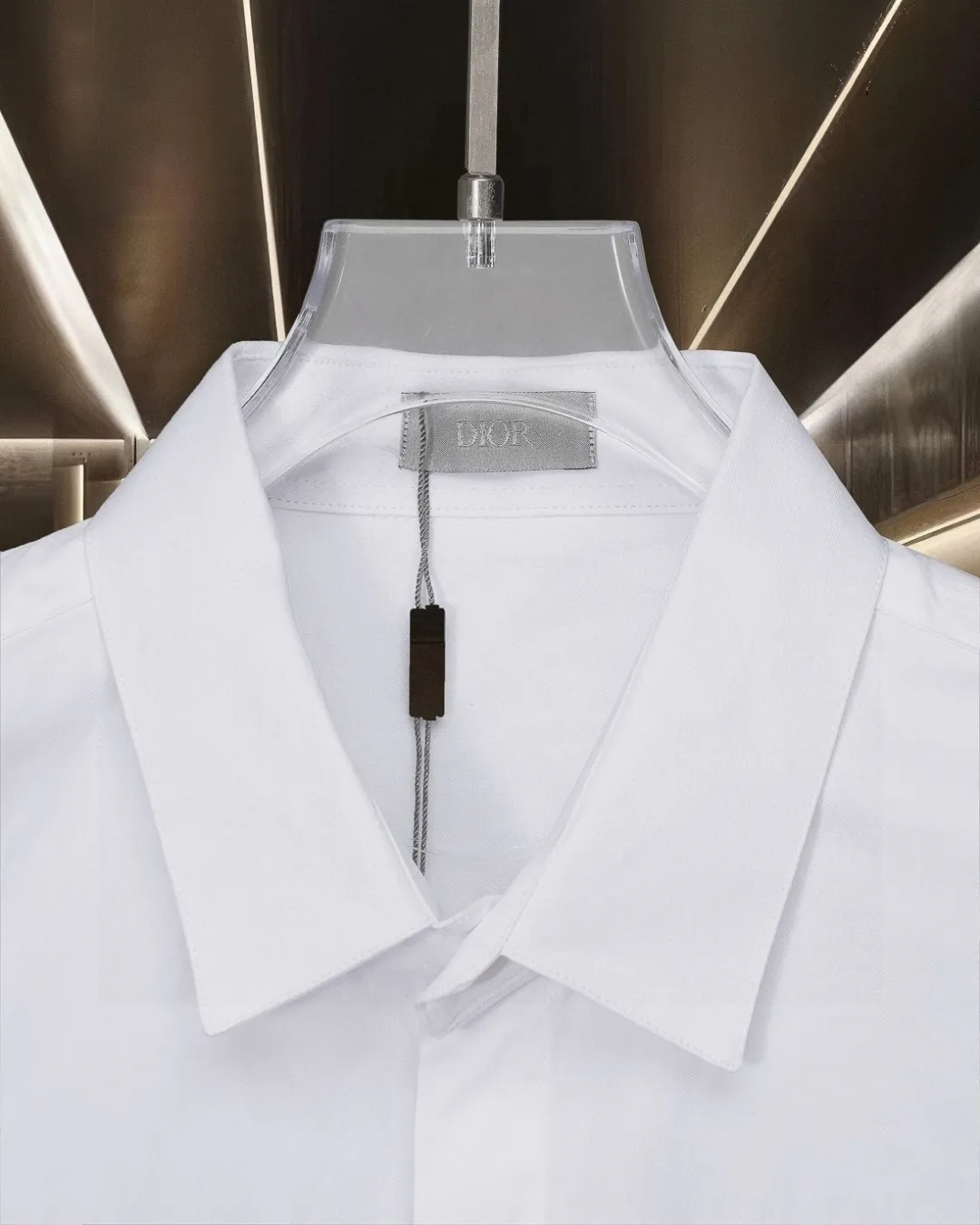 🅿296 DIOR 🔥The most popular style is coming. Simple and versatile pocket letter logo slogan embroidered long-sleeved shirt. 2025ss official website new long-sleeved shirt, exquisite embroidered logo. High-end version, customized fabrics at the counter. Highly breathable and comfortable, exquisitely crafted, impeccable detail processing, ✅customized logo engraved buttons, complete with three labels. Brand element design concept reflects high quality. It feels delicate and soft! It presents a casual cut and the upper body shape is great! 🐍Size: M-XXL