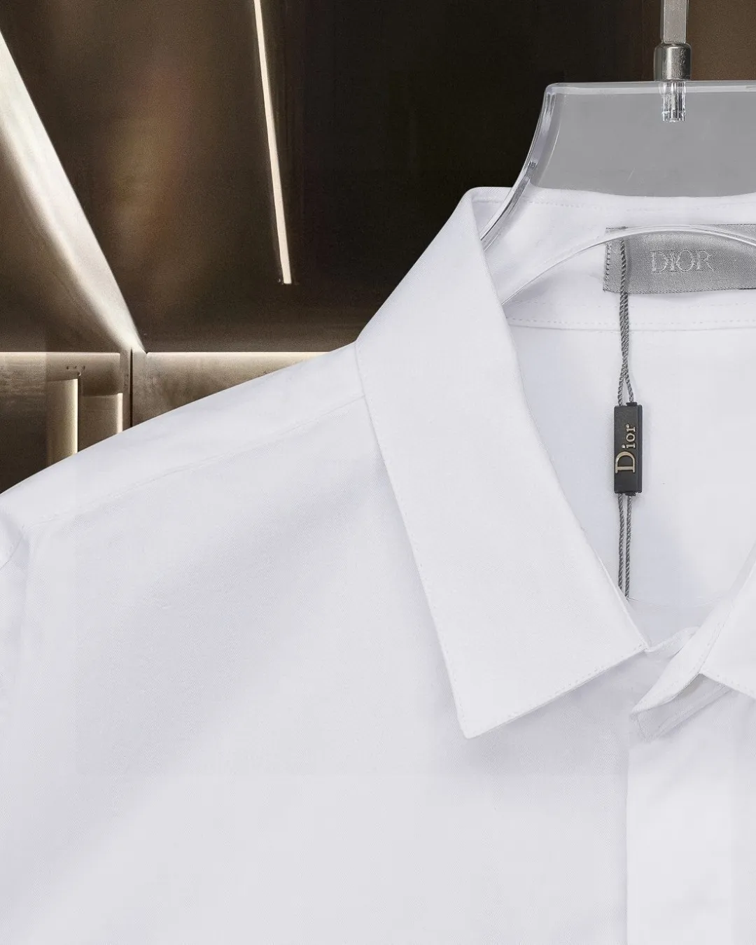 🅿296 DIOR 🔥The most popular style is coming. Simple and versatile pocket letter logo slogan embroidered long-sleeved shirt. 2025ss official website new long-sleeved shirt, exquisite embroidered logo. High-end version, customized fabrics at the counter. Highly breathable and comfortable, exquisitely crafted, impeccable detail processing, ✅customized logo engraved buttons, complete with three labels. Brand element design concept reflects high quality. It feels delicate and soft! It presents a casual cut and the upper body shape is great! 🐍Size: M-XXL